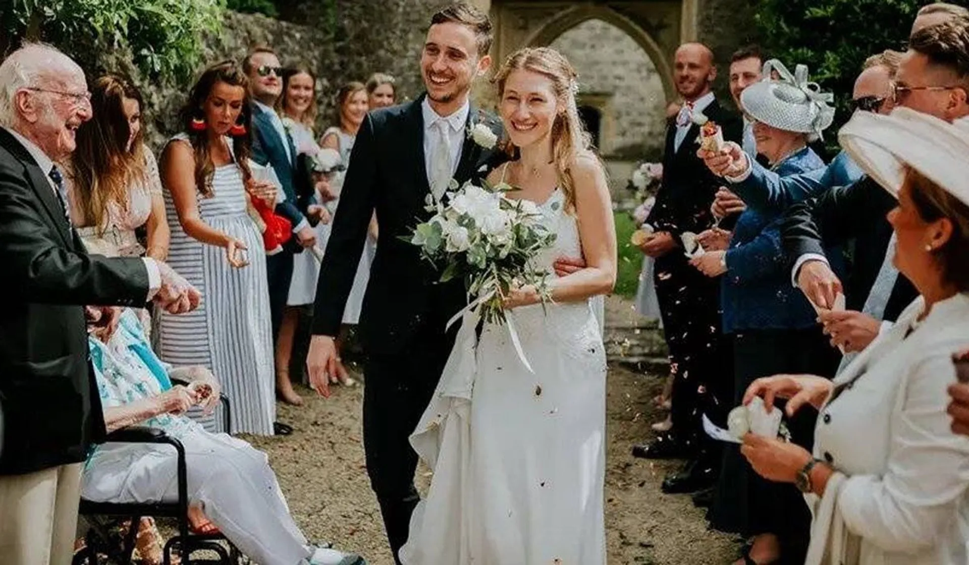 Zakazane kolory sukienek na ślub i wesele