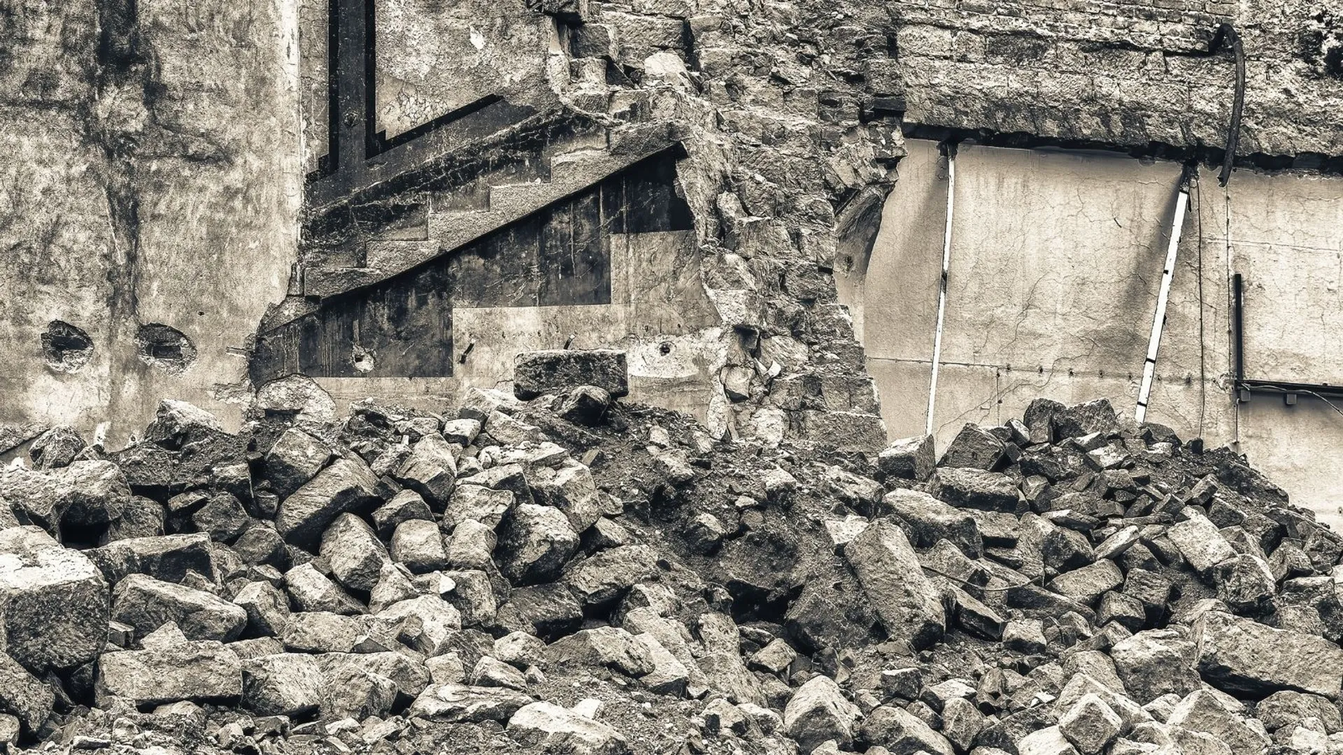 Gruzowisko, zawalony budynek