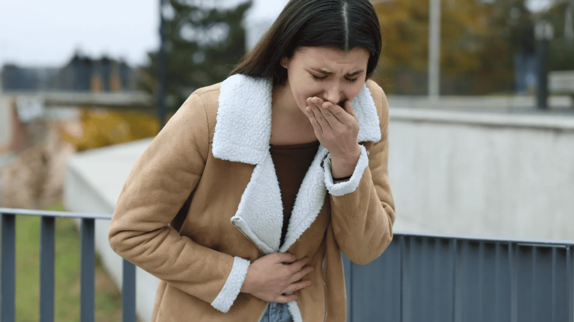 ból brzucha, mdłości