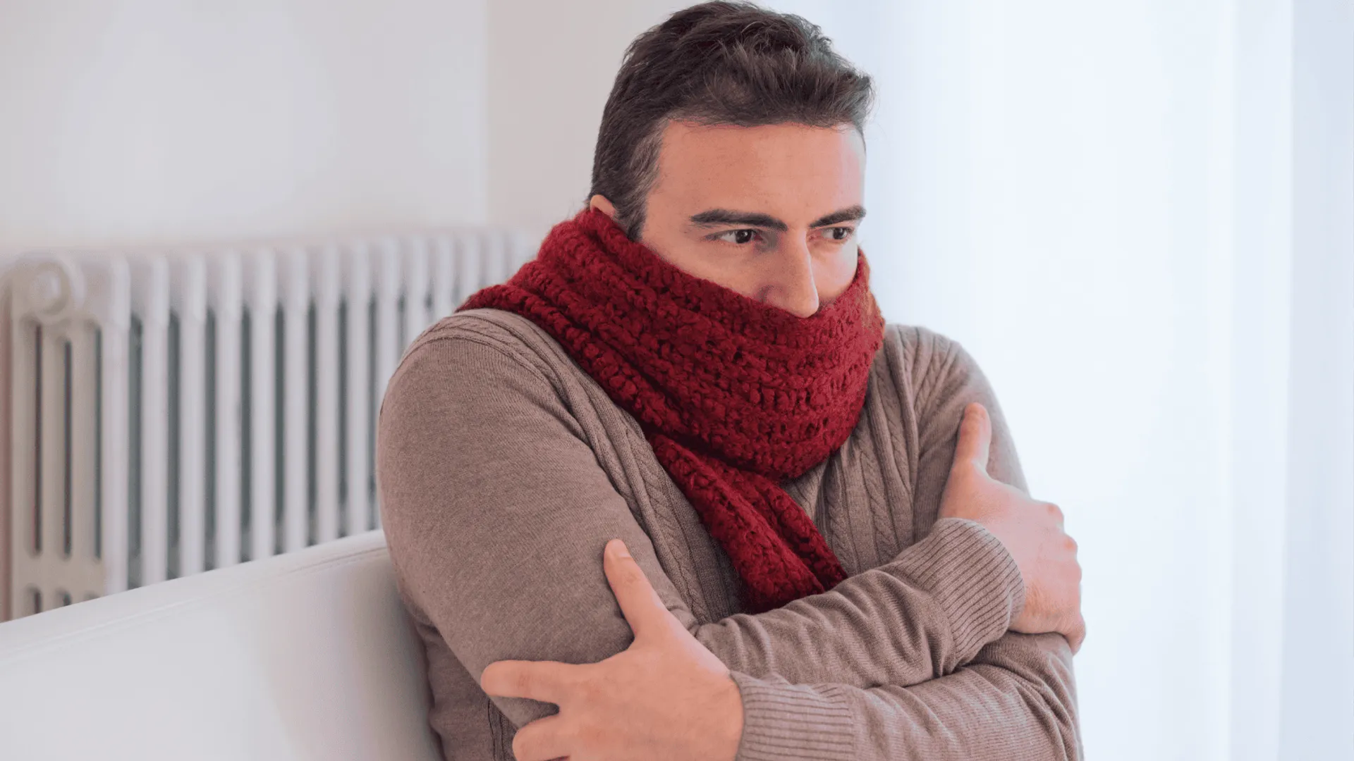 mężczyzna w szaliku