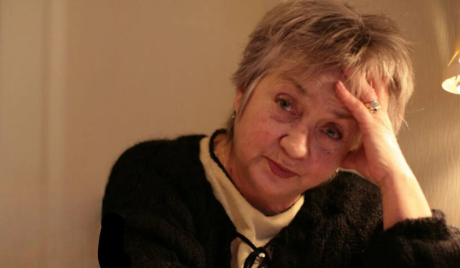 Zmartwiona kobieta