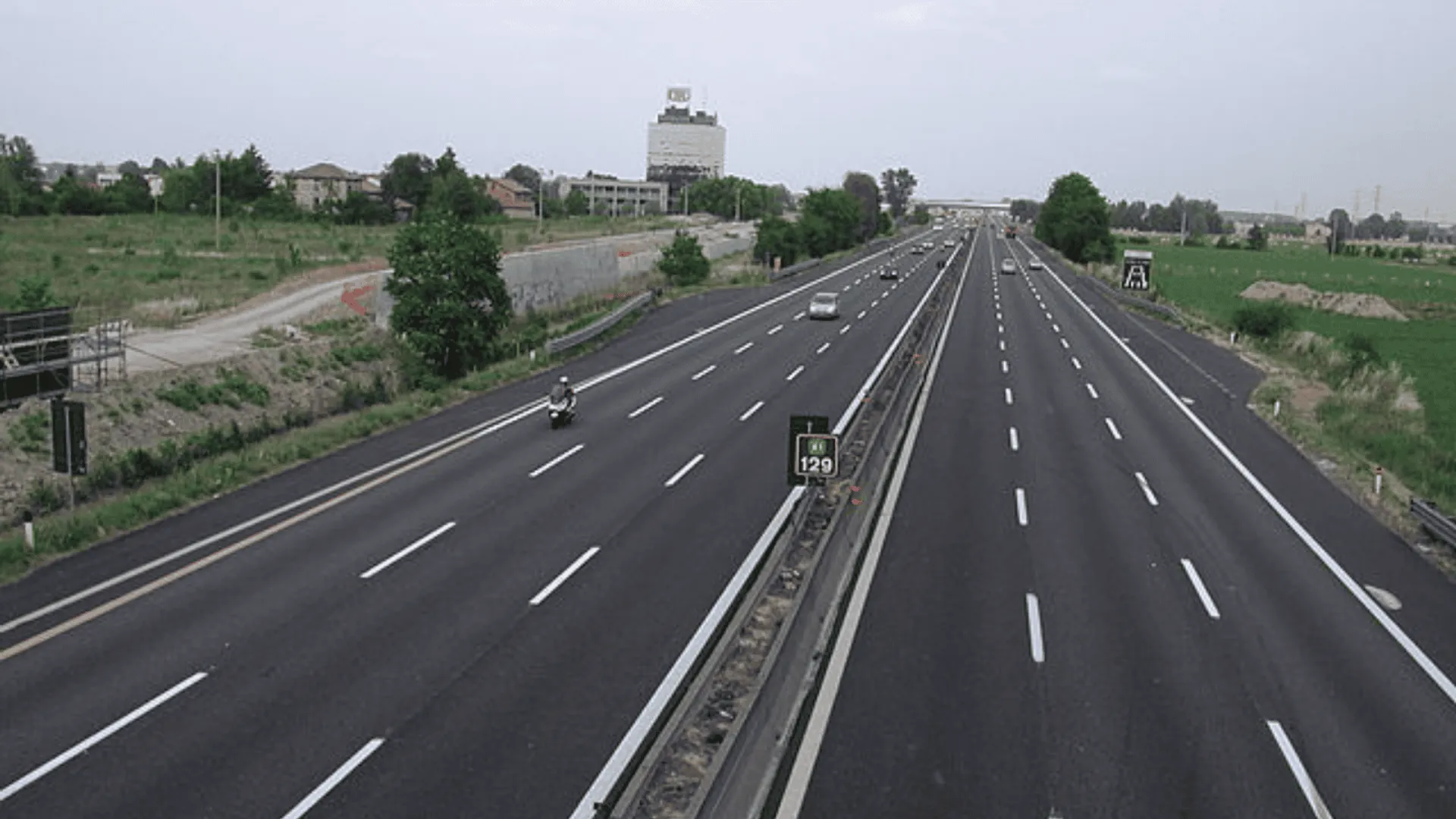 Koszmar na autostradzie A2 we Włoszech. Najpierw blokada drogi, potem napad