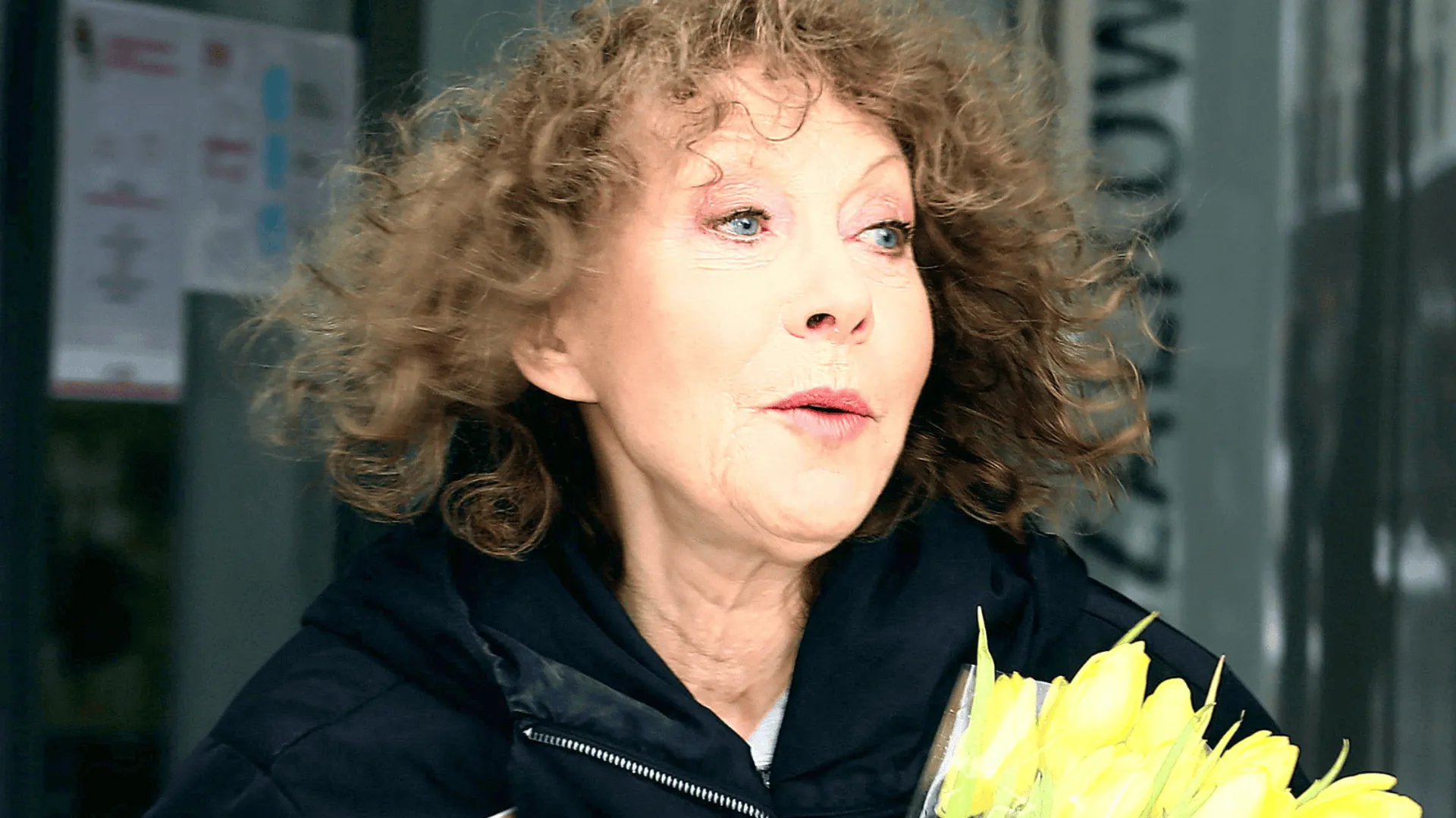 Alicja Majewska w kręconych włosach