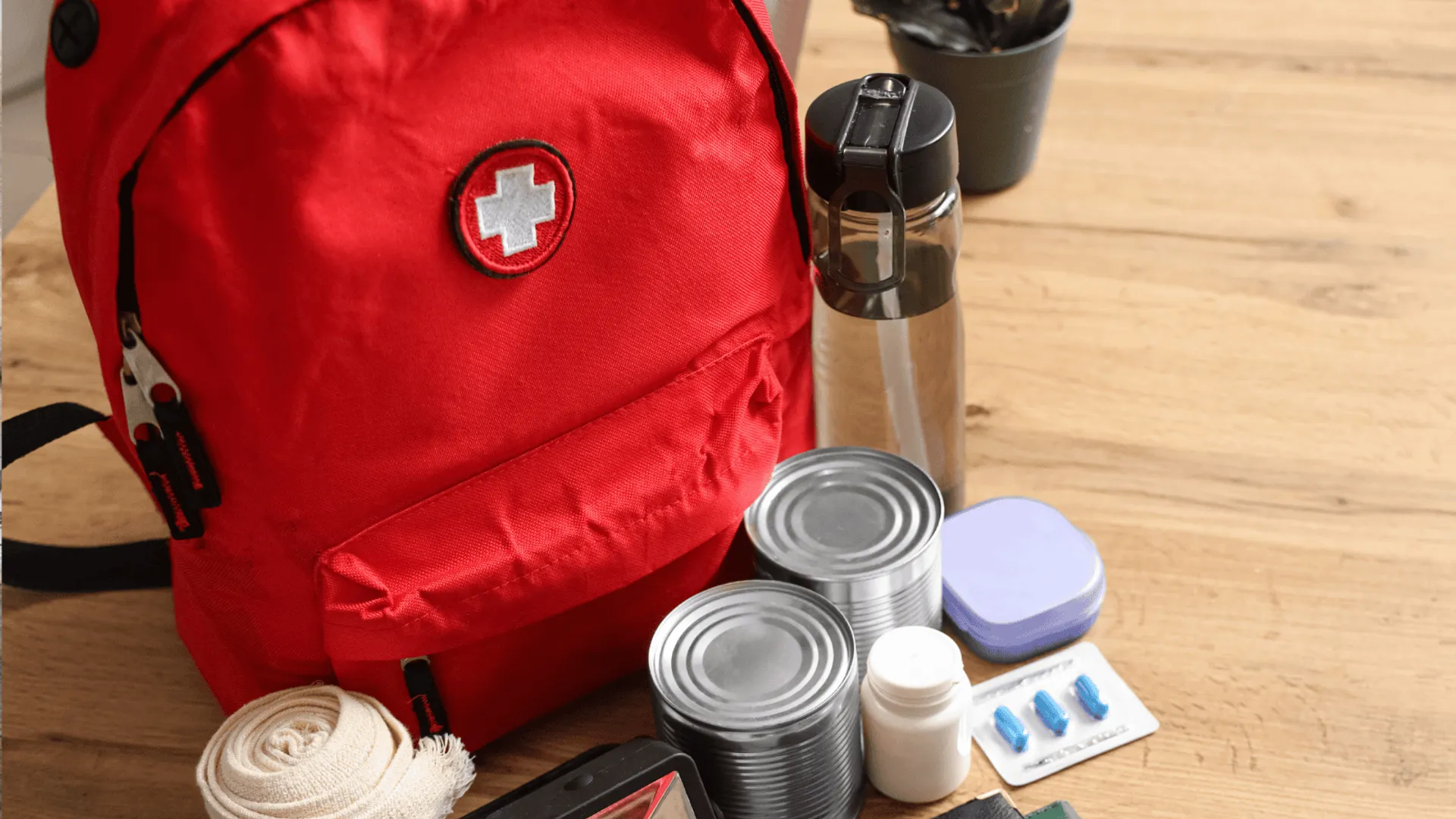 Co spakować do apteczki w razie wojny?