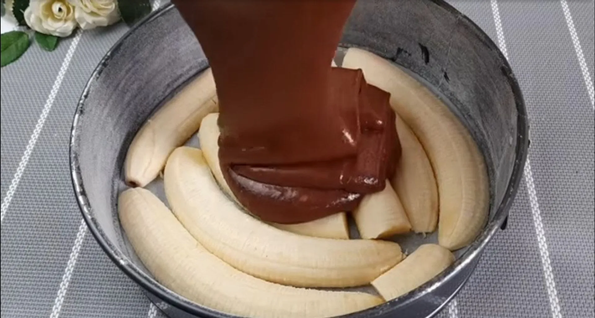 zalewanie bananów ciastem