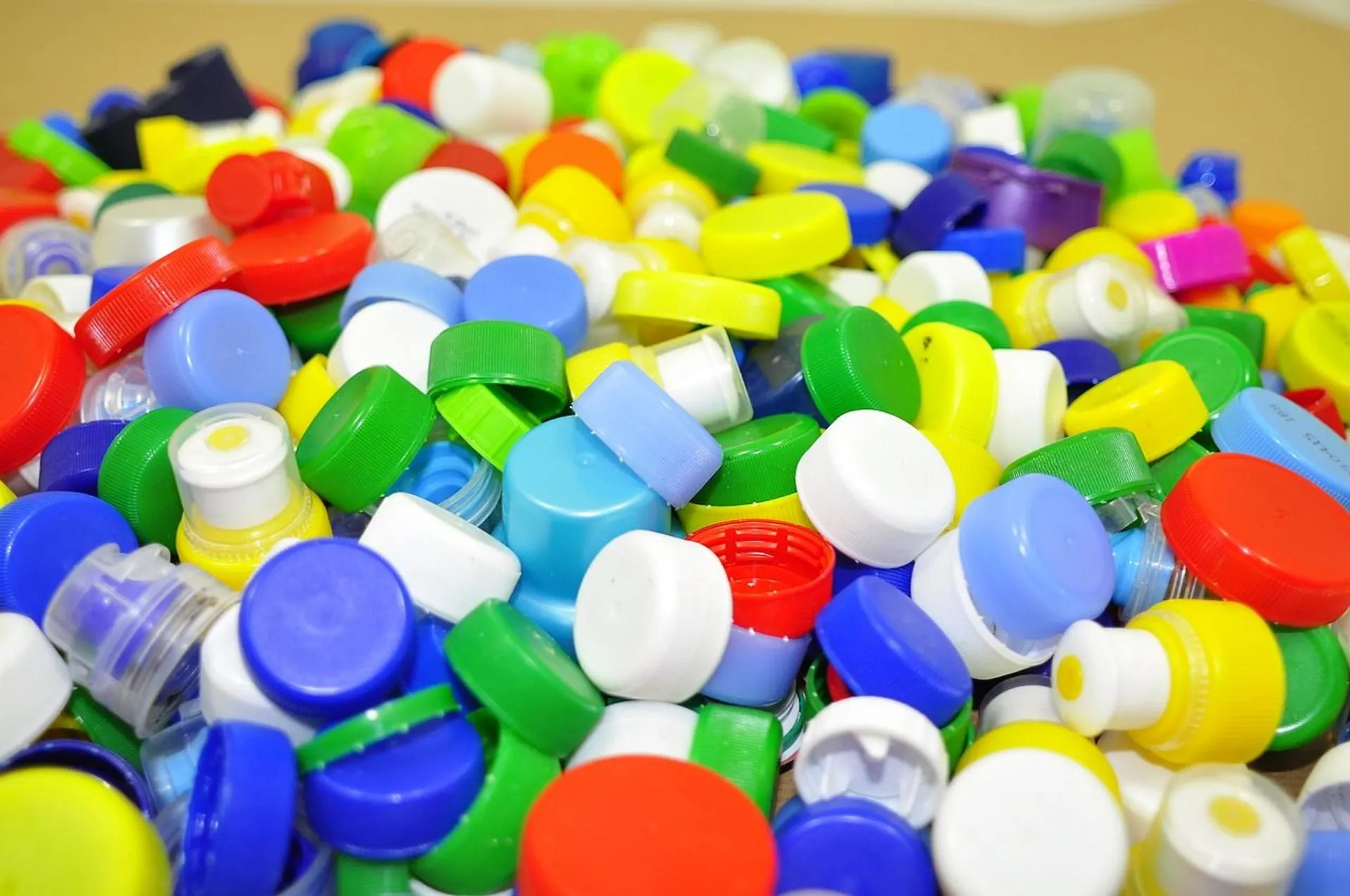 plastikowe zakrętki