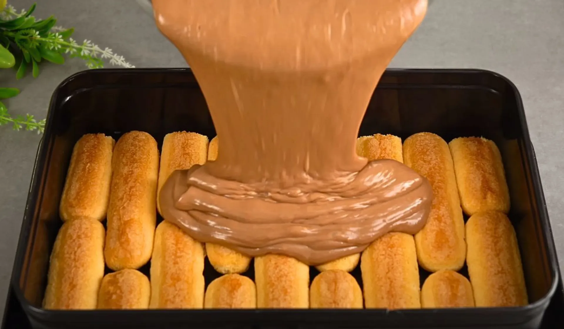 wylewanie masy na biszkopty