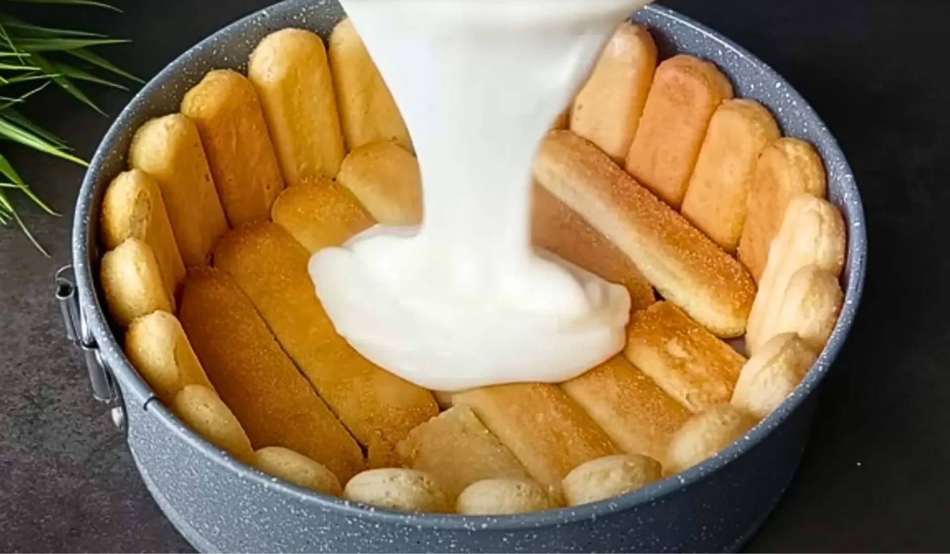 wylewanie masy na biszkopty