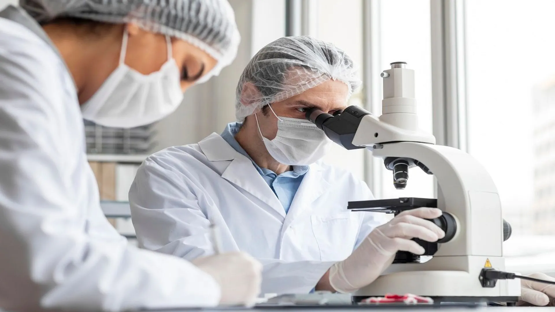 Powodują raka wątroby i niepłodność. Naukowcy już wiedzą jak unicestwić „wieczne chemikalia”