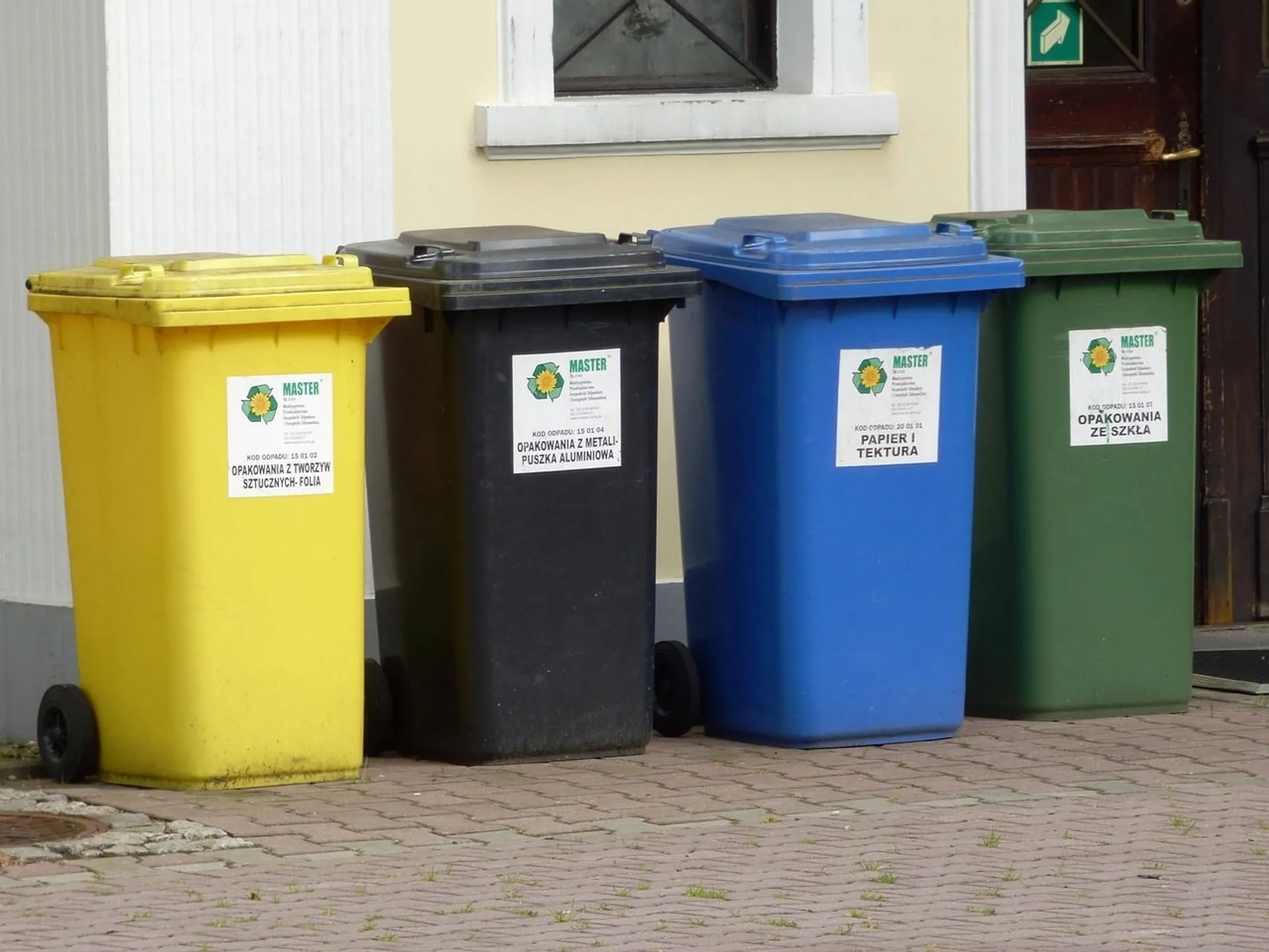 pojemniki na śmieci