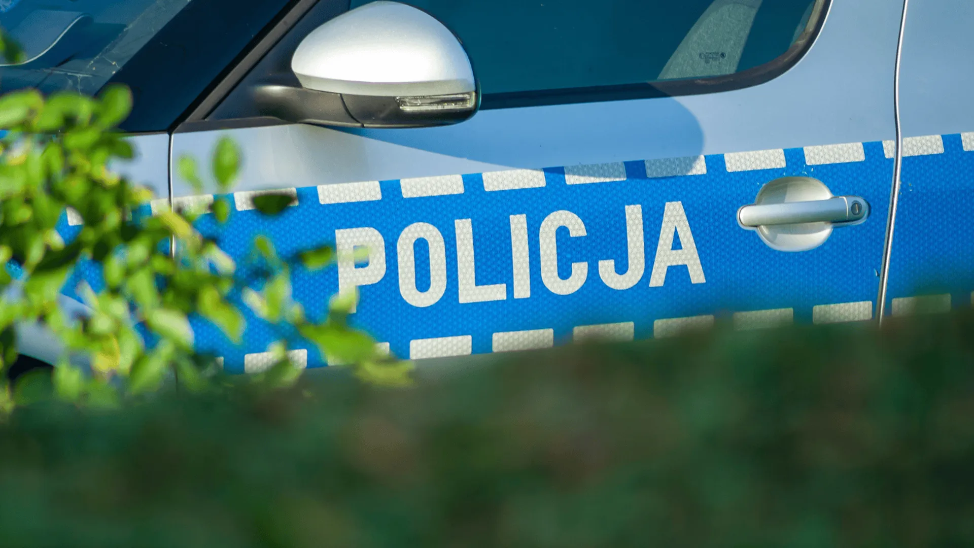 Niebezpieczny wyciek po wypadku! Na miejsce pędzą specjaliści od chemii.