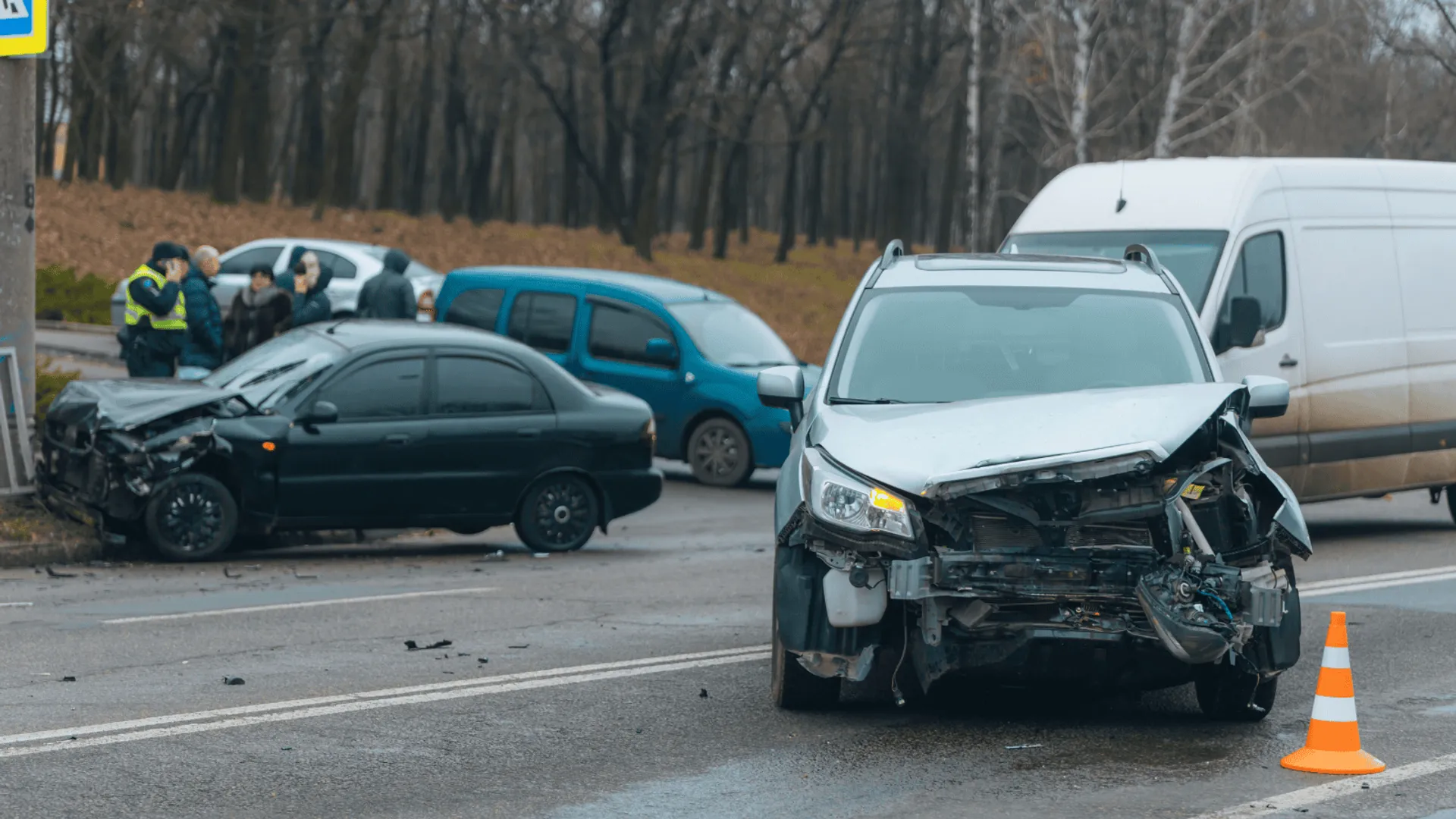 Groźny karambol na DK91 pod Toruniem. Zderzenie pięciu aut w Ostaszewie, służby walczyły o zdrowie rannych
