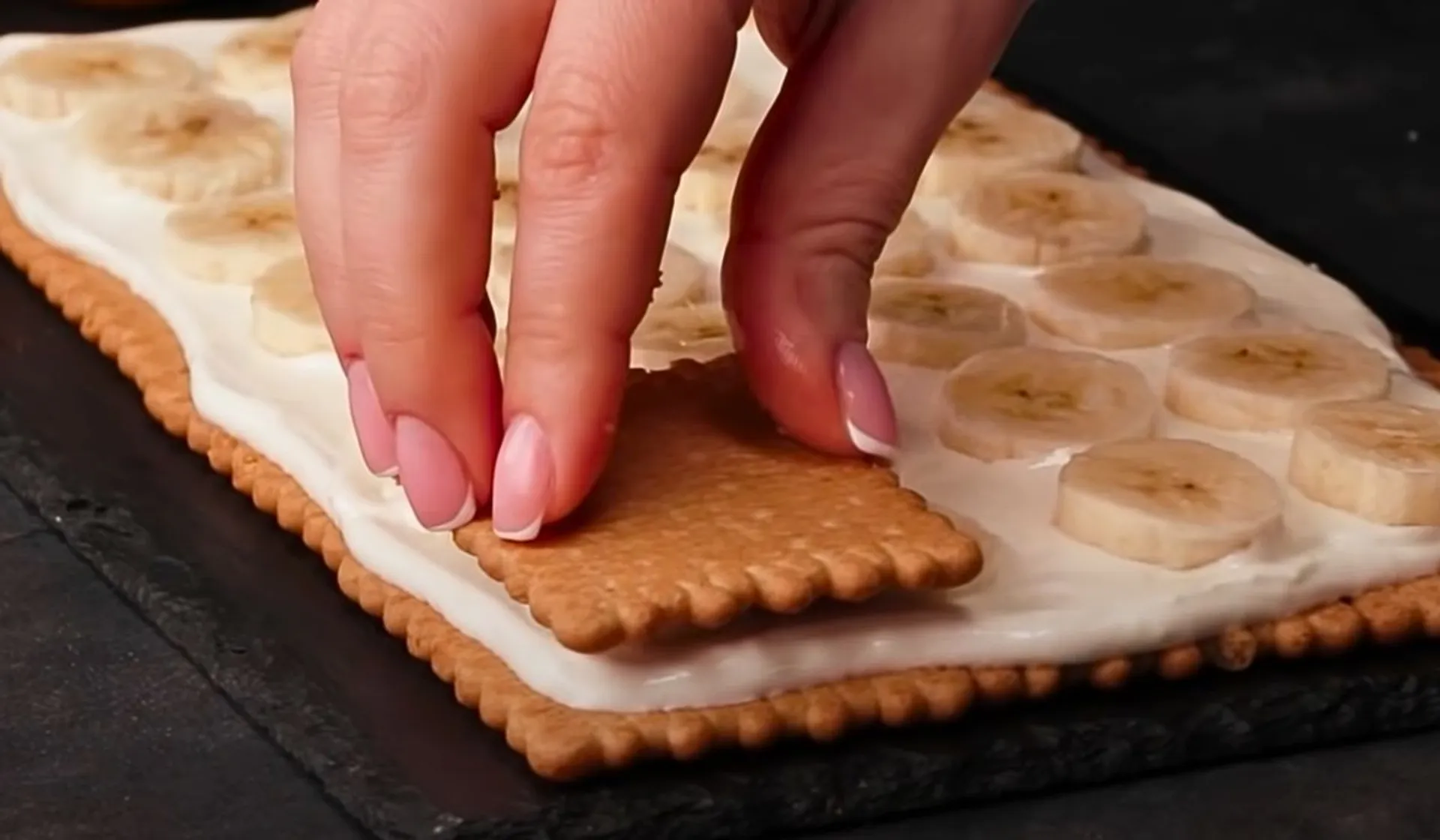 deser z bananów i herbatników 