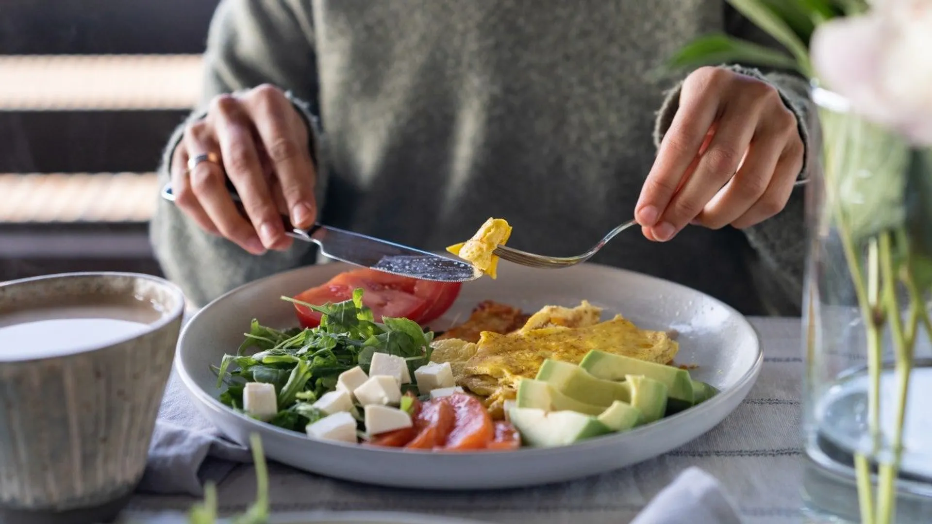 dieta ketogeniczna, skutki uboczne, dieta keto a wątroba