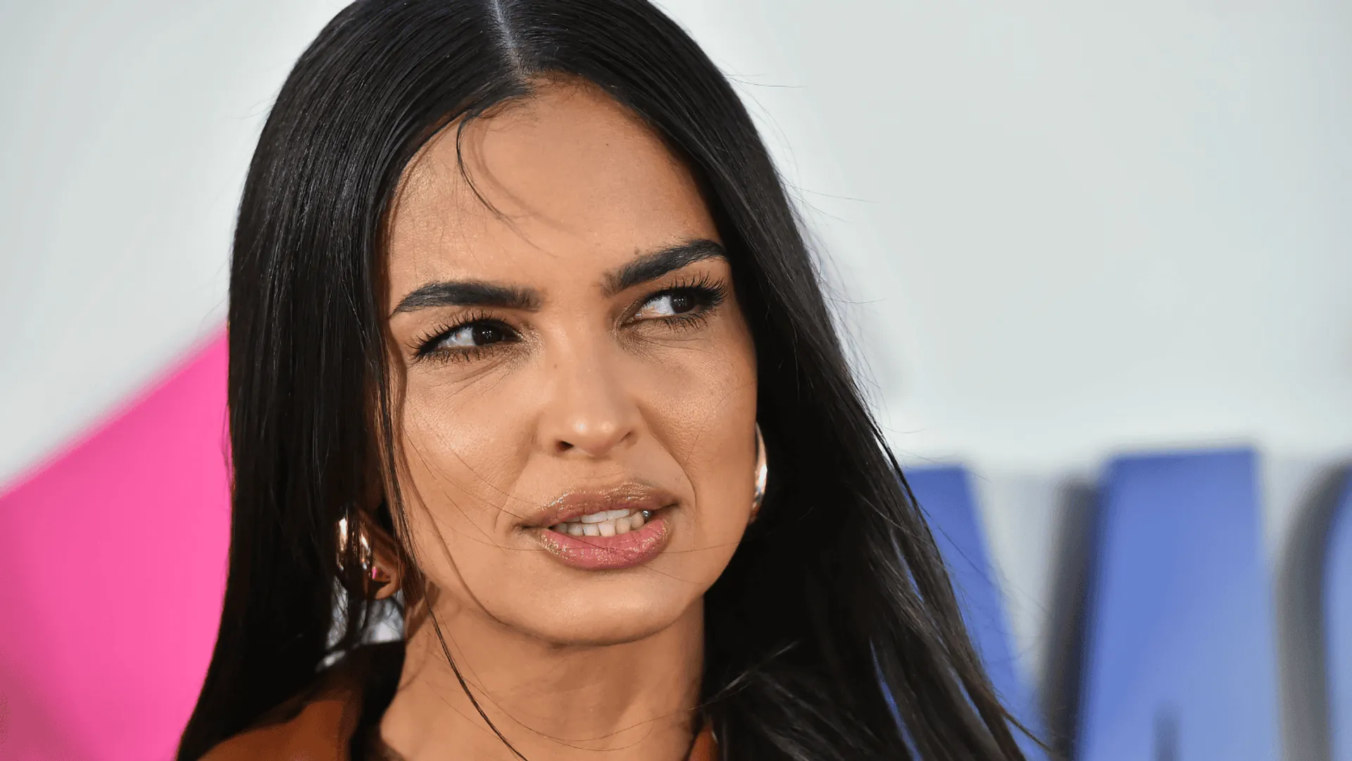 Klaudia El Dursi podczas wydarzenia medialnego, w zbliżeniu twarzy.