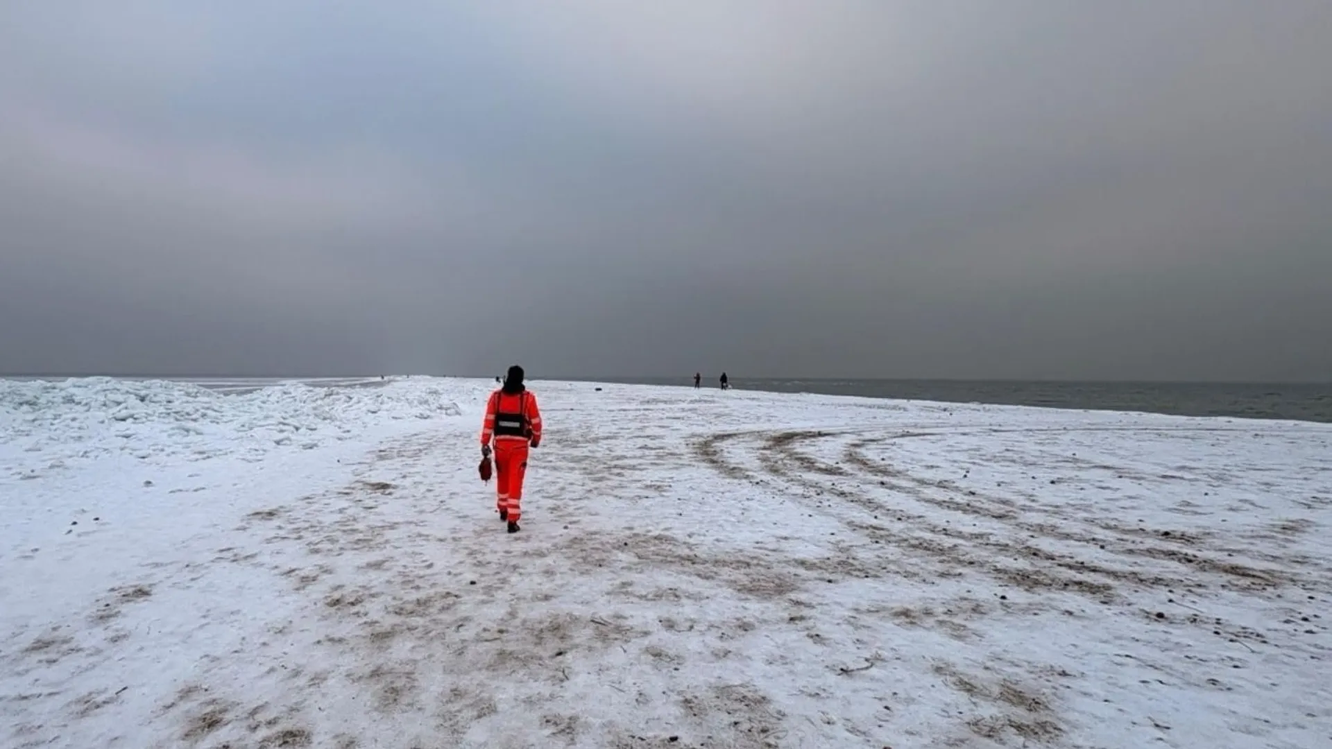 Niecodzienna akcja ratunkowa nad morzem. Karetka nie mogła dojechać