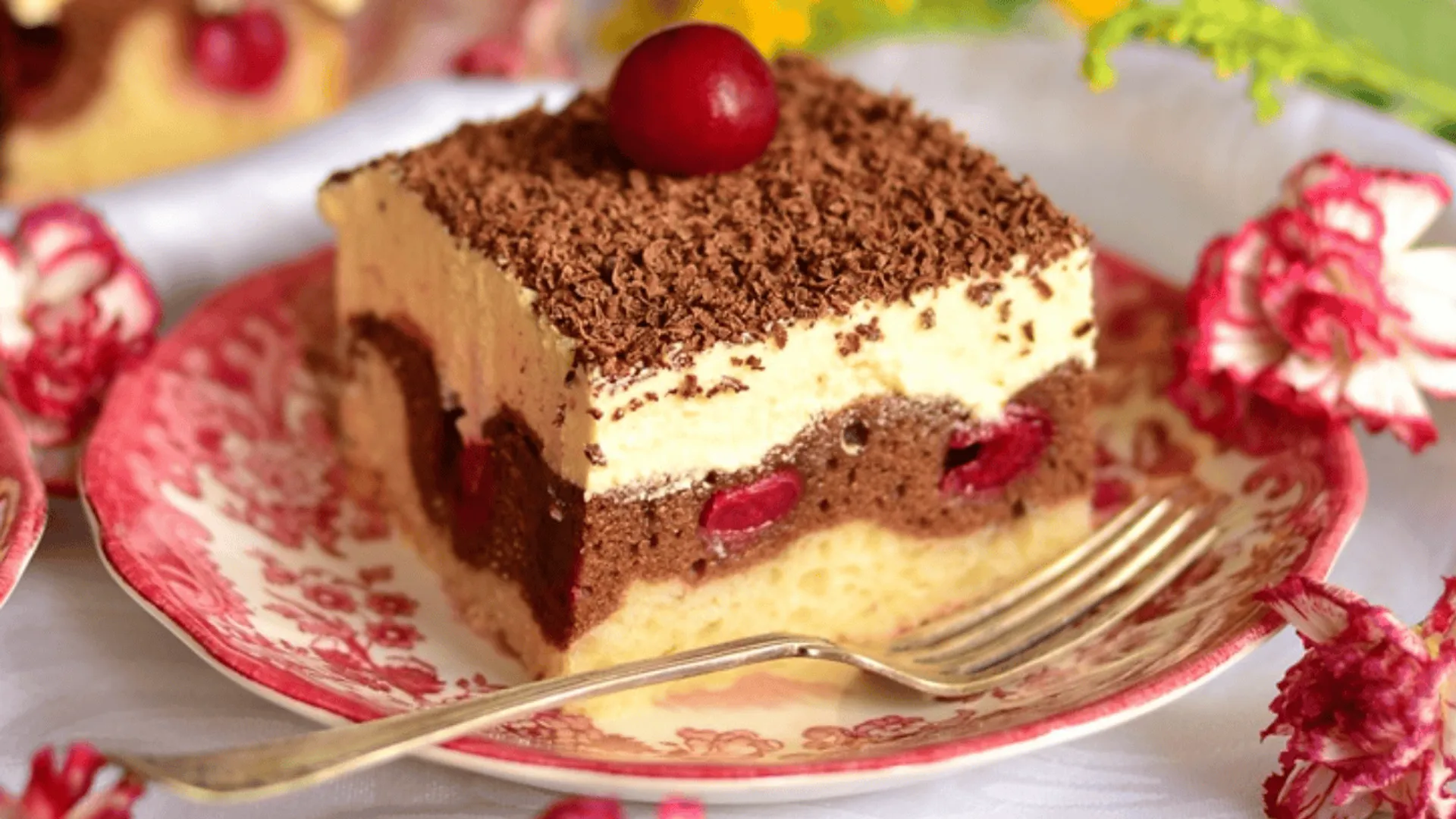 Fale Dunaju - tradycyjny przepis na klasyczne ciasto z wiśniami i kremem budyniowym
