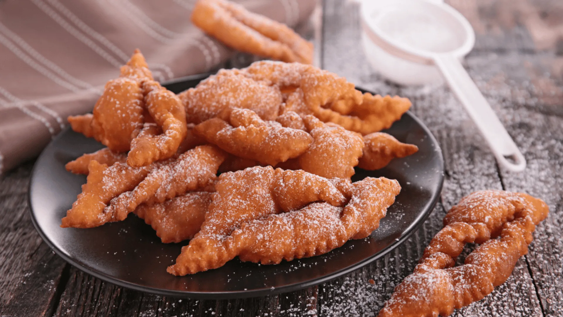 Najlepsza mąka na faworki. Ten wybór daje kruche i delikatne ciasto