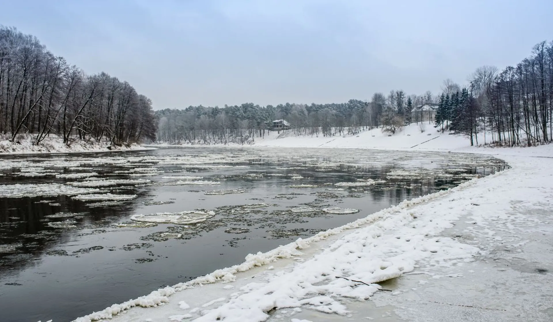 kra na rzece (zdjęcie poglądowe)