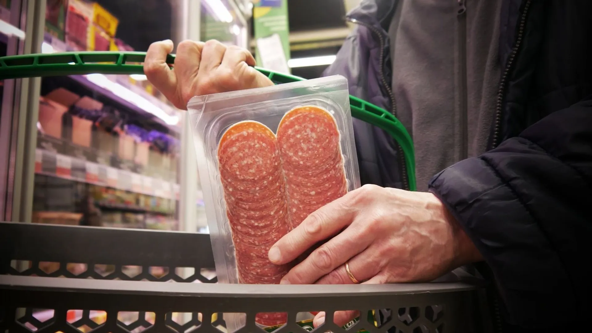 Pilny komunikat GIS: Listeria w 3 różnych salami. Nie jedz, natychmiast wyrzuć