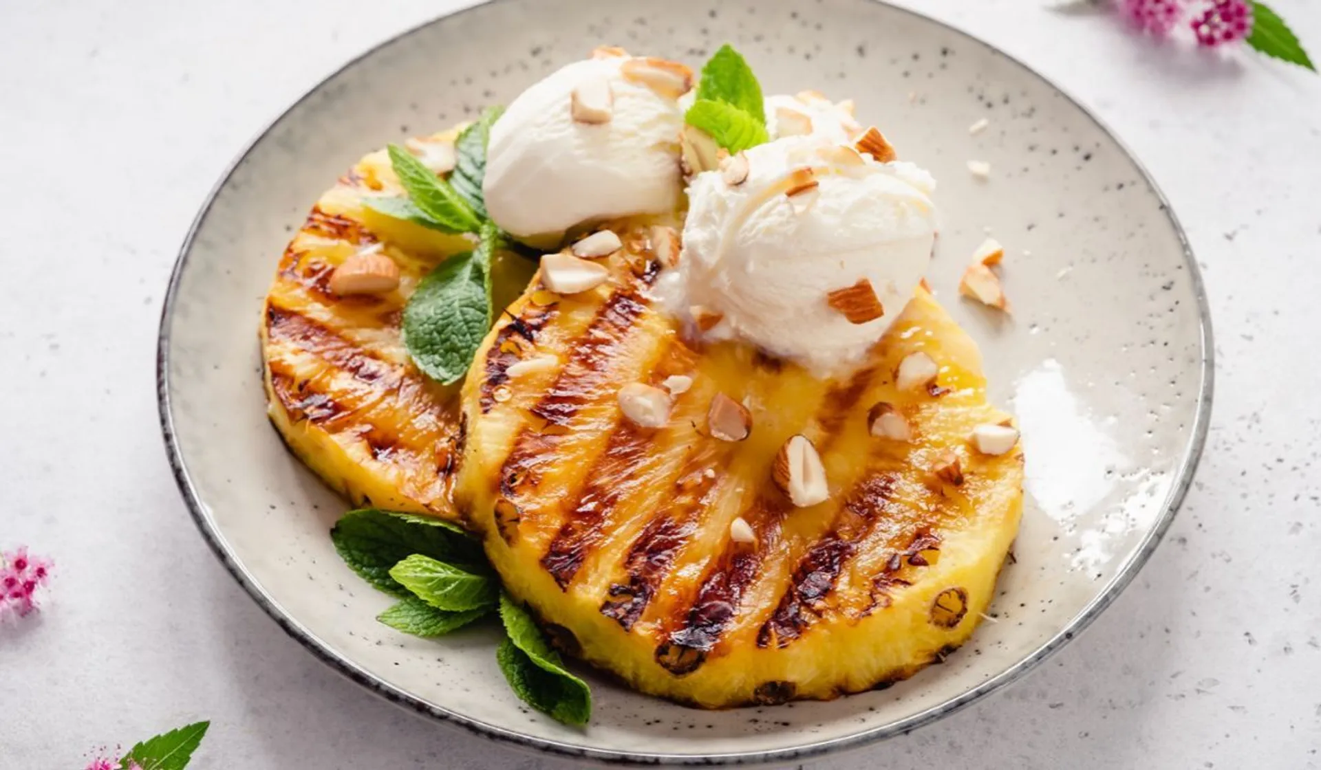 lody z grillowanym ananasem 