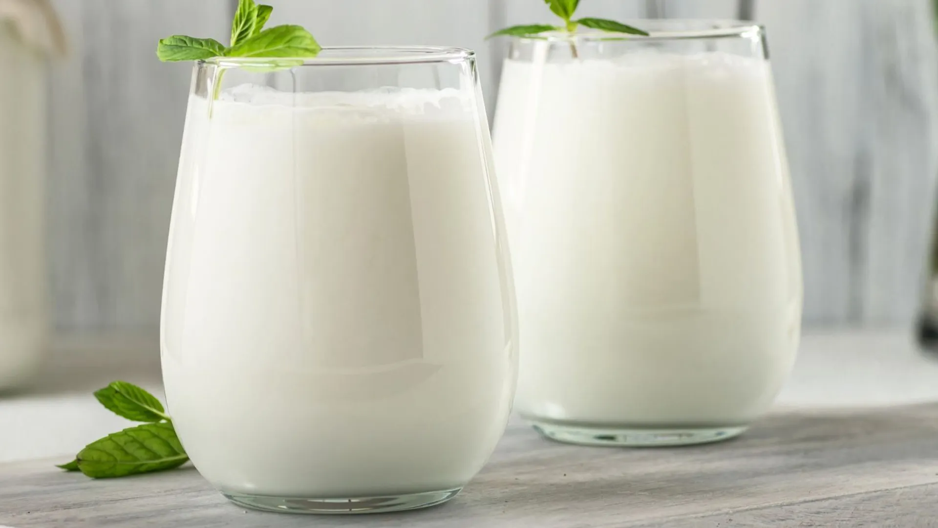 Na jelita kefir, czy maślanka? Produkty nie działają tak samo