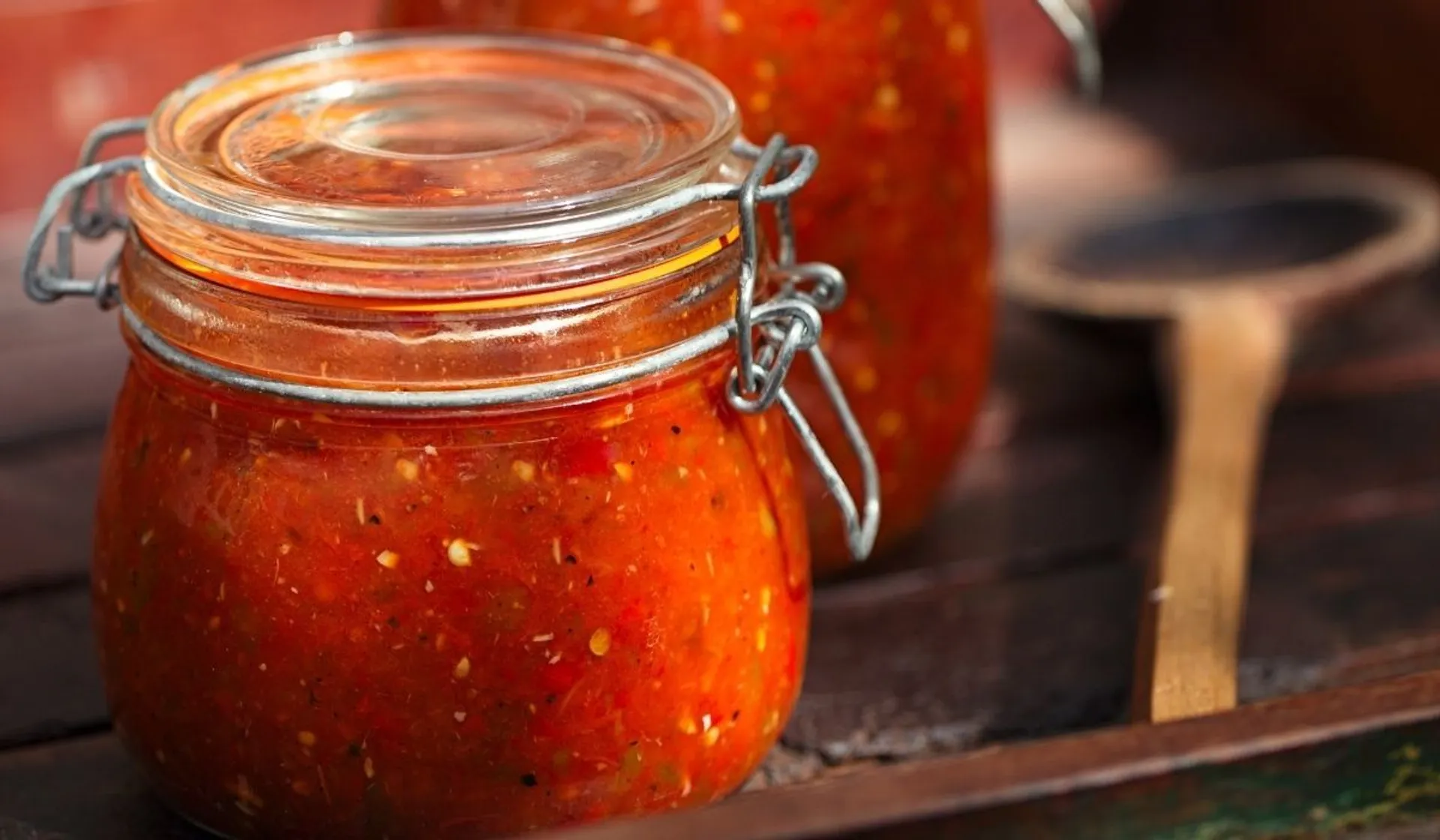 ketchup w słoikach