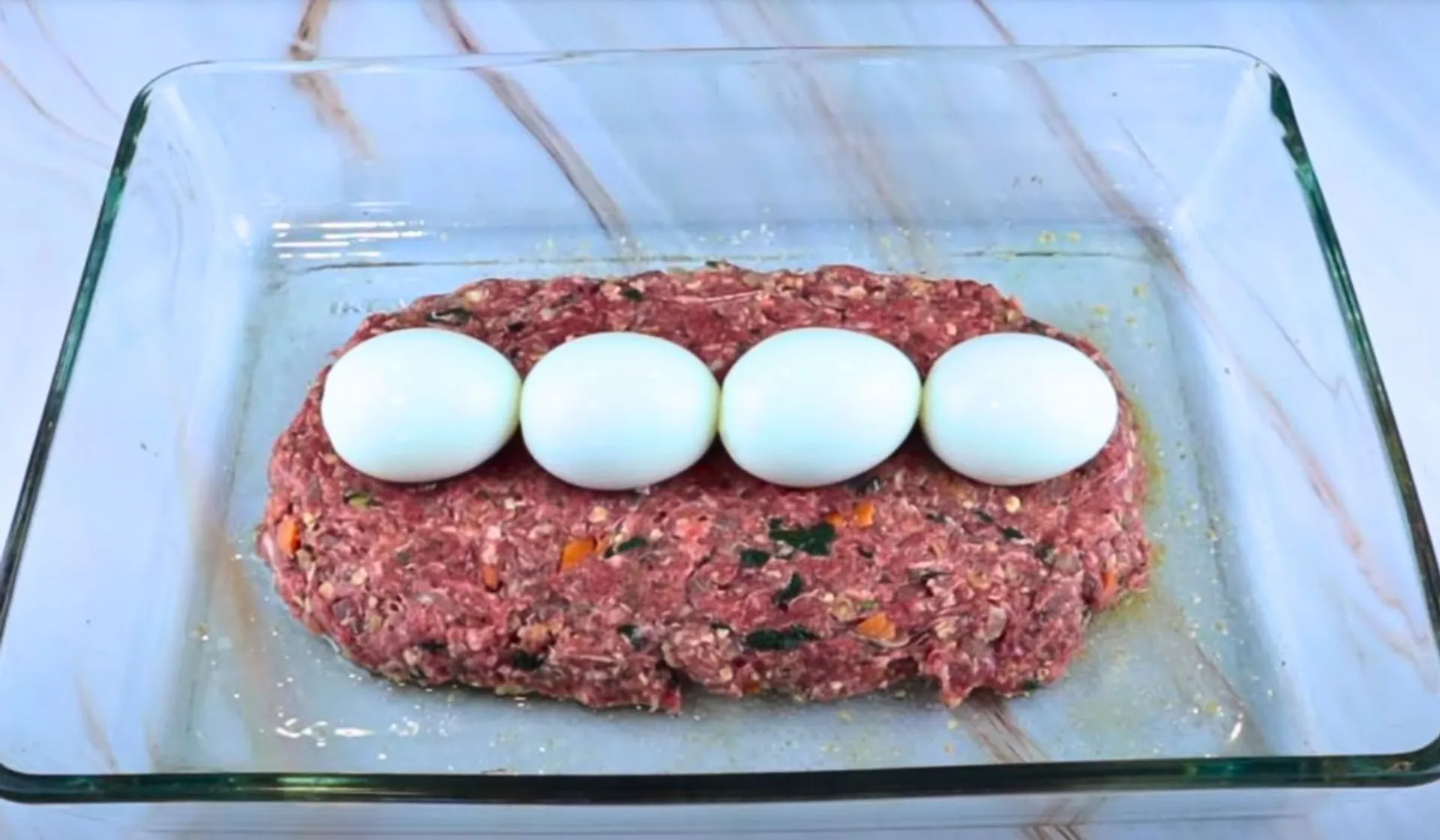 jajka na mięsie mielonym