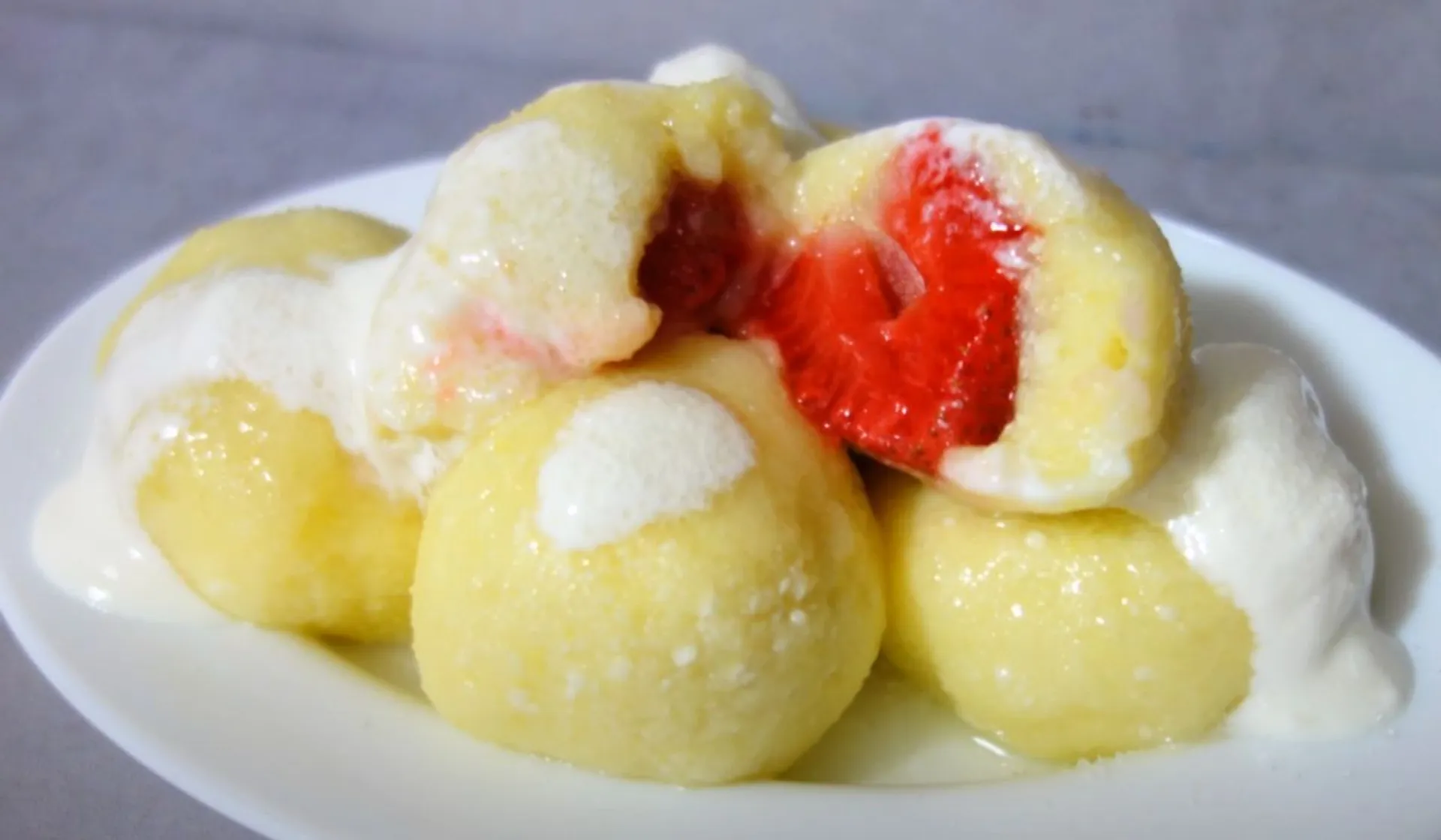 knedle z truskawkami