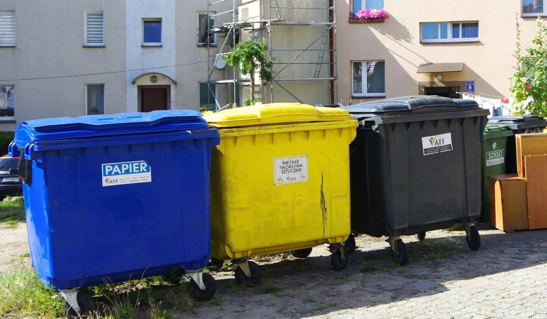 kontenery na śmieci