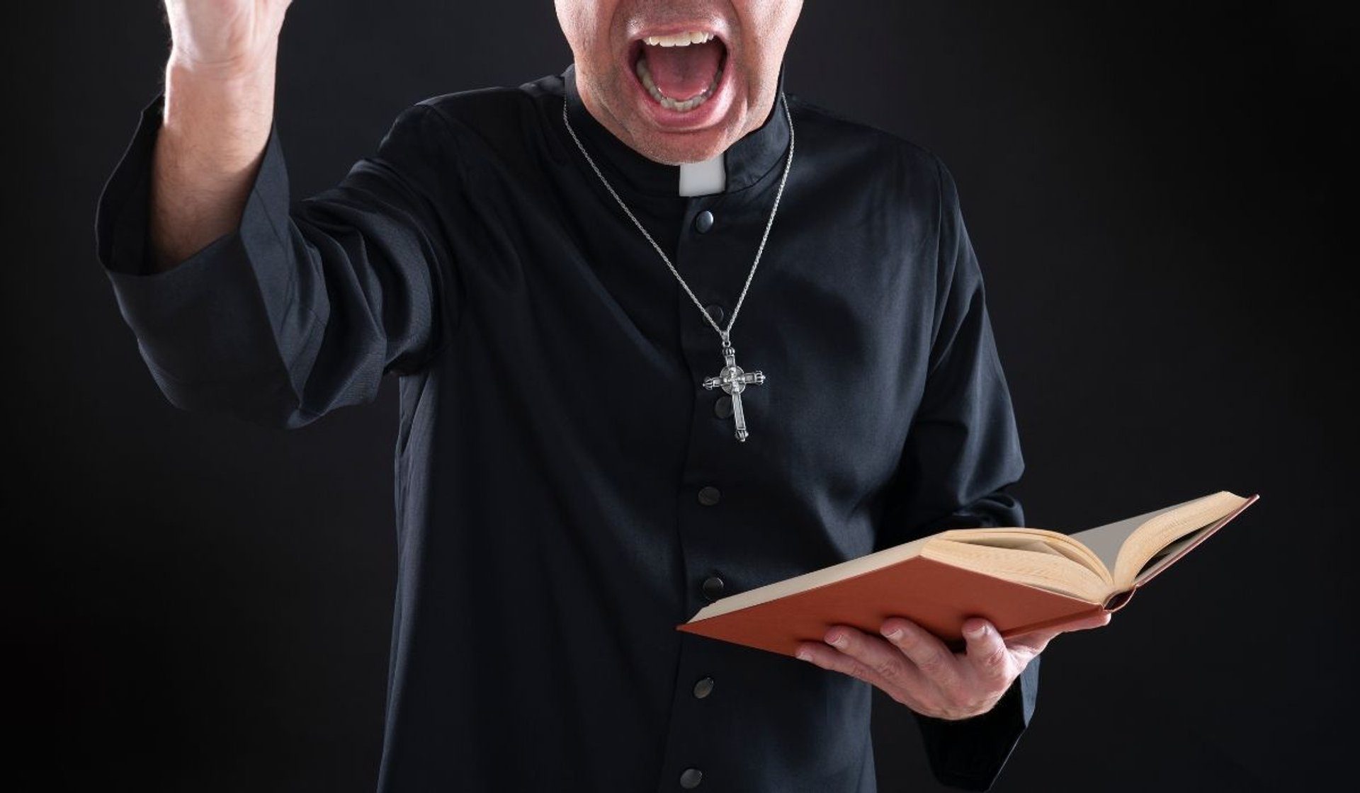 Przyjęła księdza po kolędzie, a ten nagle wpadł w szał. "Zgnijecie w piekle". Kilka słów i się zagotował