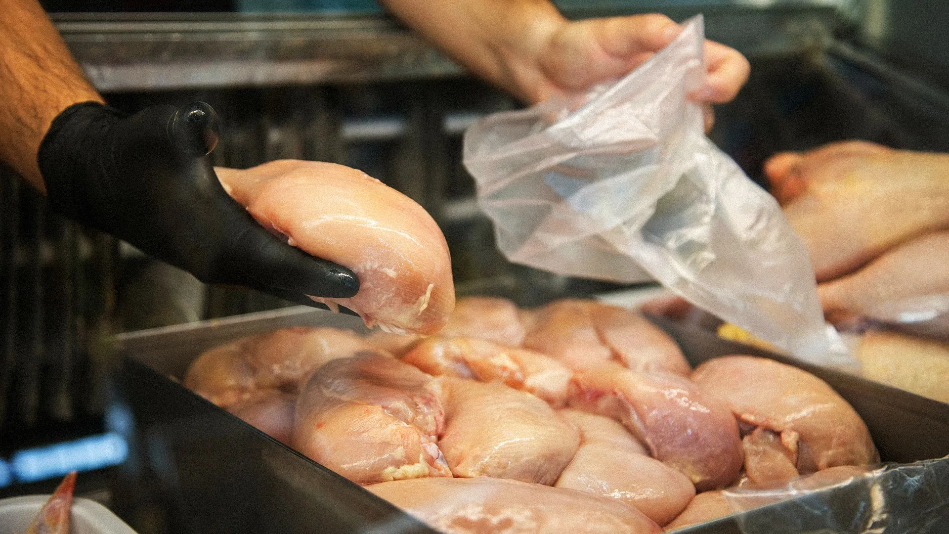 Szok w Niemczech: 14 próbek z bakteriami opornymi – filety bio też