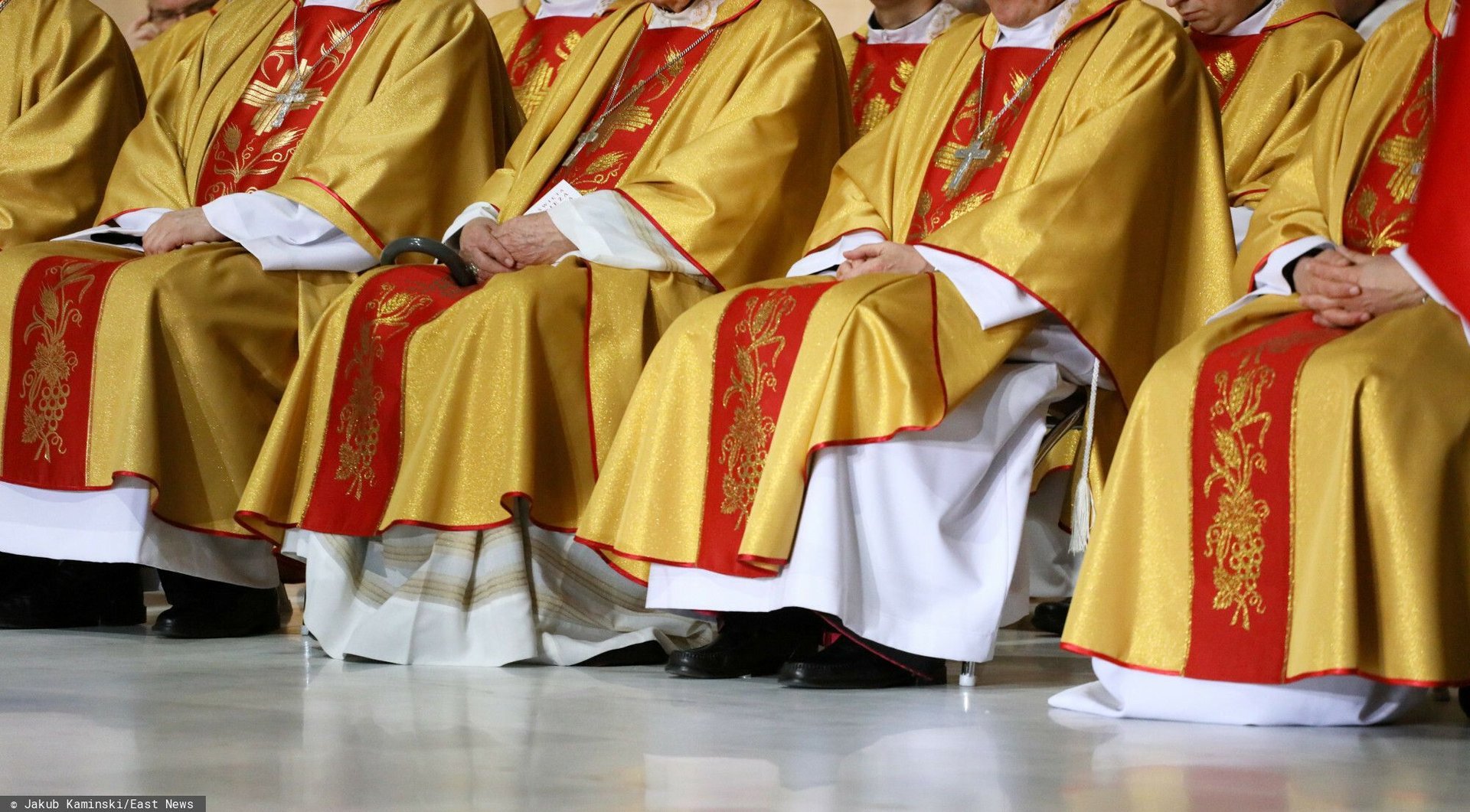 Watykan karze polskich biskupów
