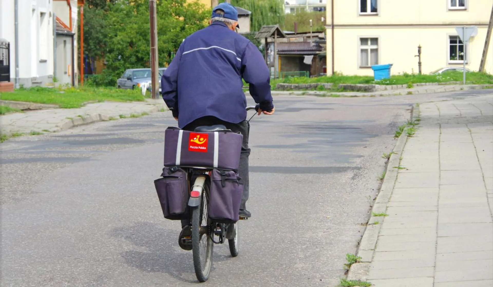 Listonosz na rowerze