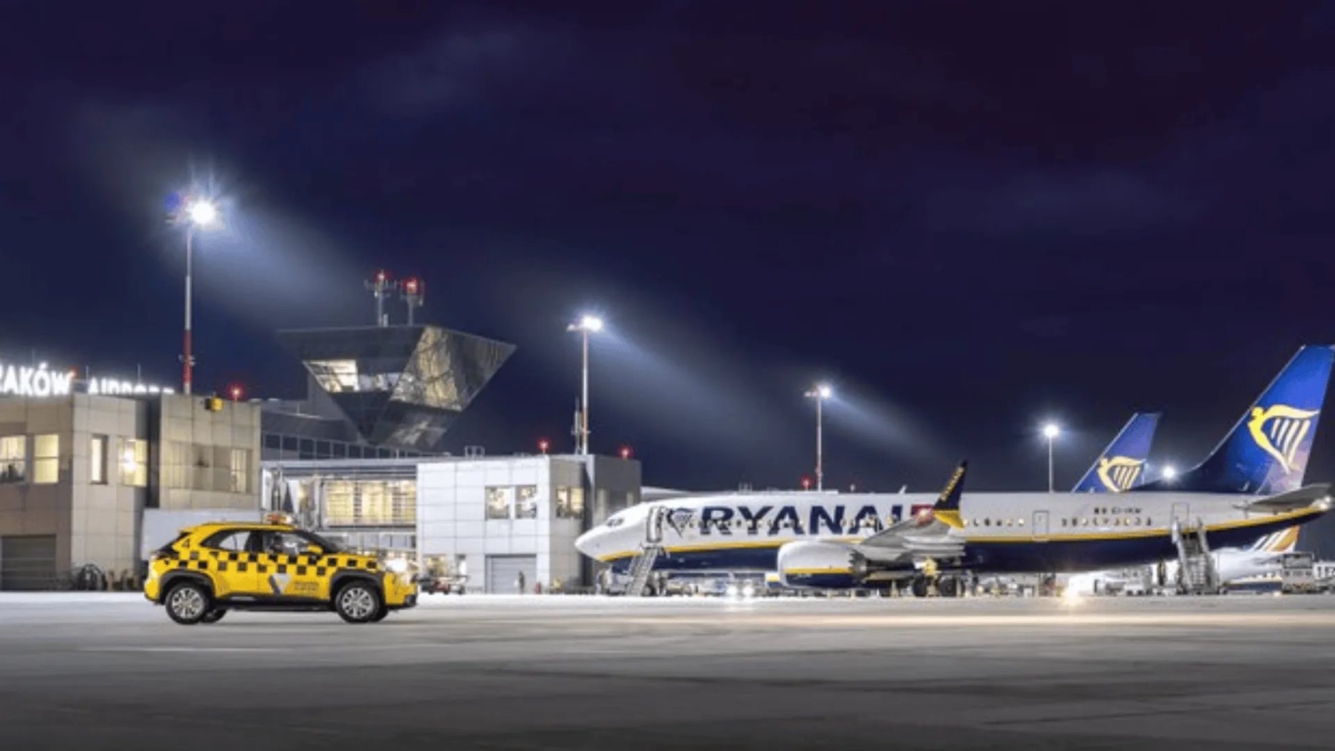 Kraków Airport: Rekordy pasażerów i widmo zamknięcia