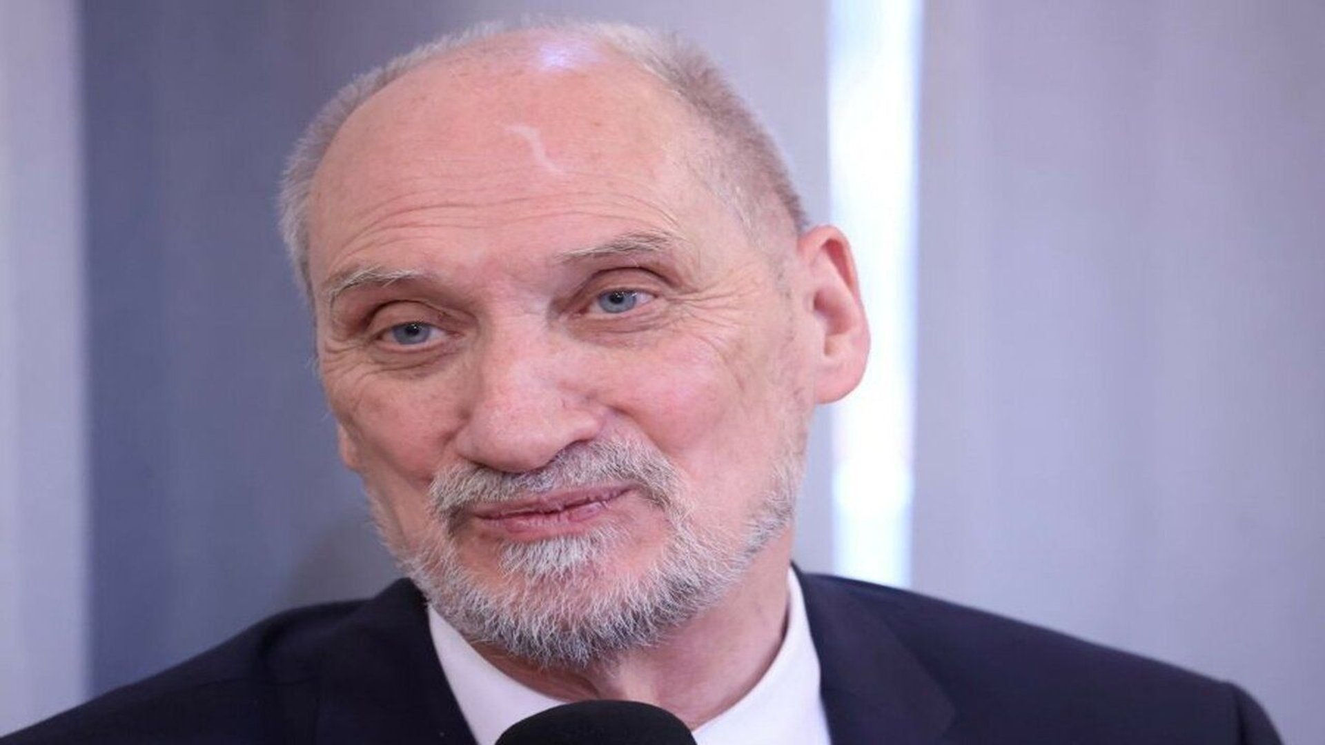 macierewicz, emerytura