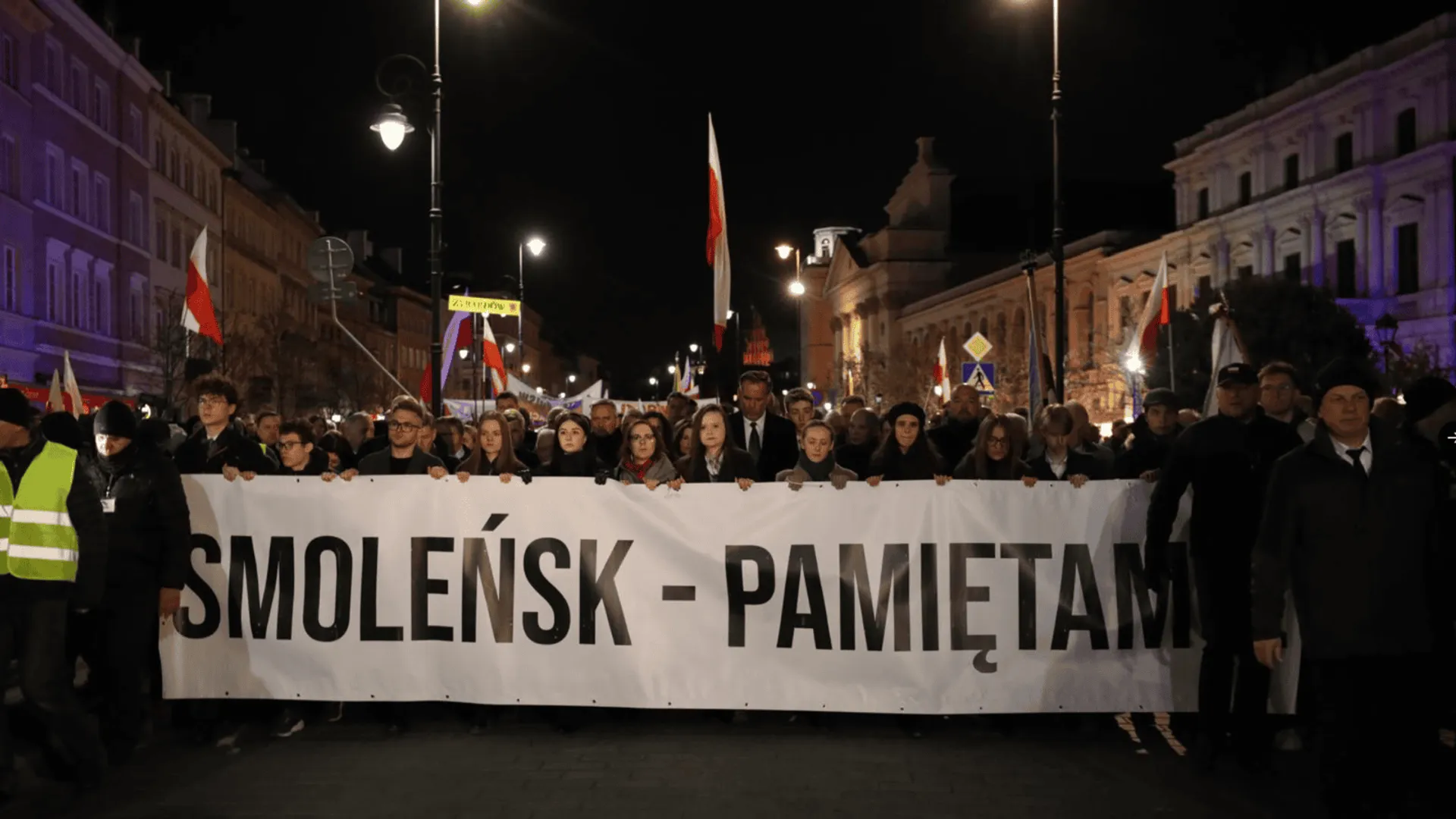 Marsz Pamięci podczas Obchodów XVI Rocznicy Katastrofy Smoleńskiej z udziałem Prezesa PiS Jarosława Kaczyńskiego, fot. Prawo i Sprawiedliwość/X