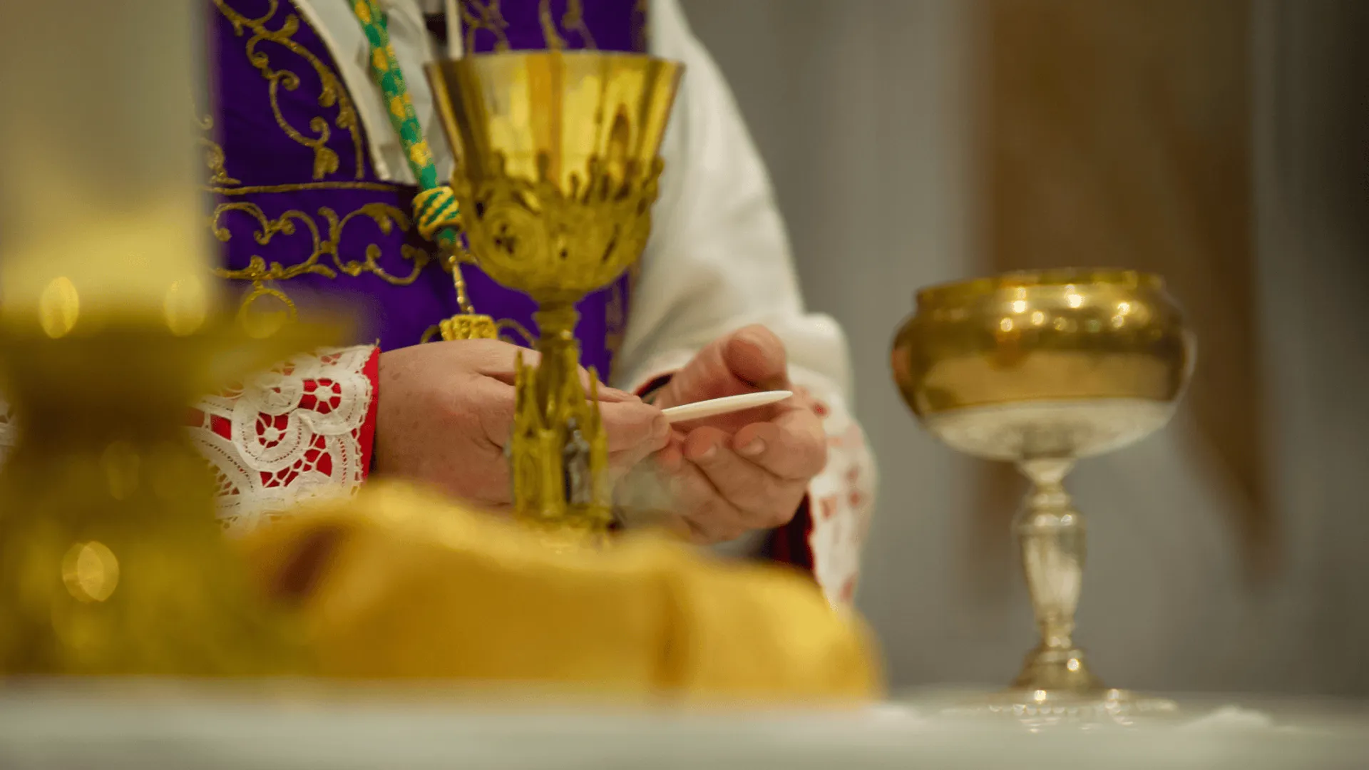 Żart proboszcza z Głuszyny podbija internet. Nietypowa zmiana godzin mszy