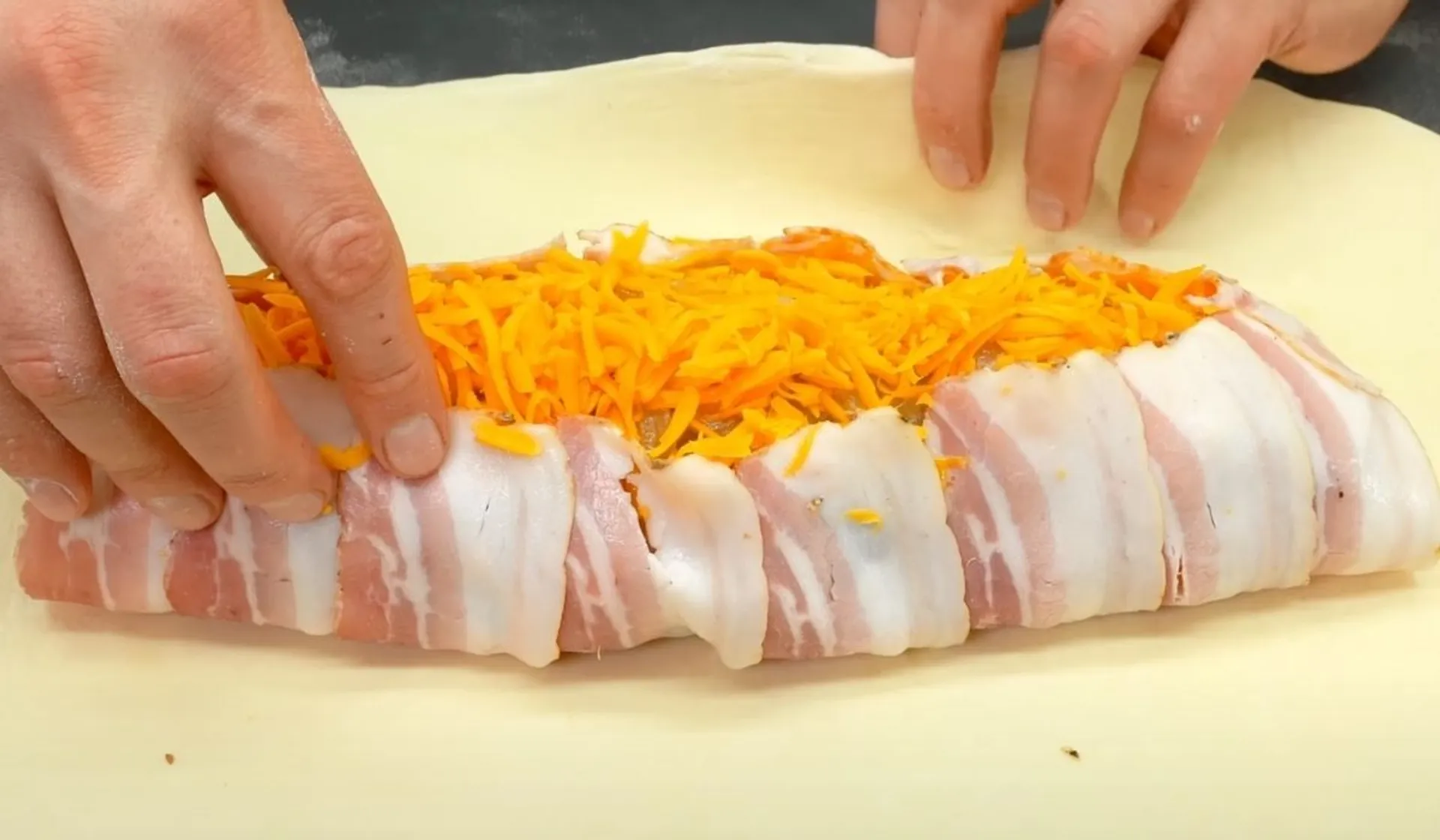 zawijanie mięsa w ciasto