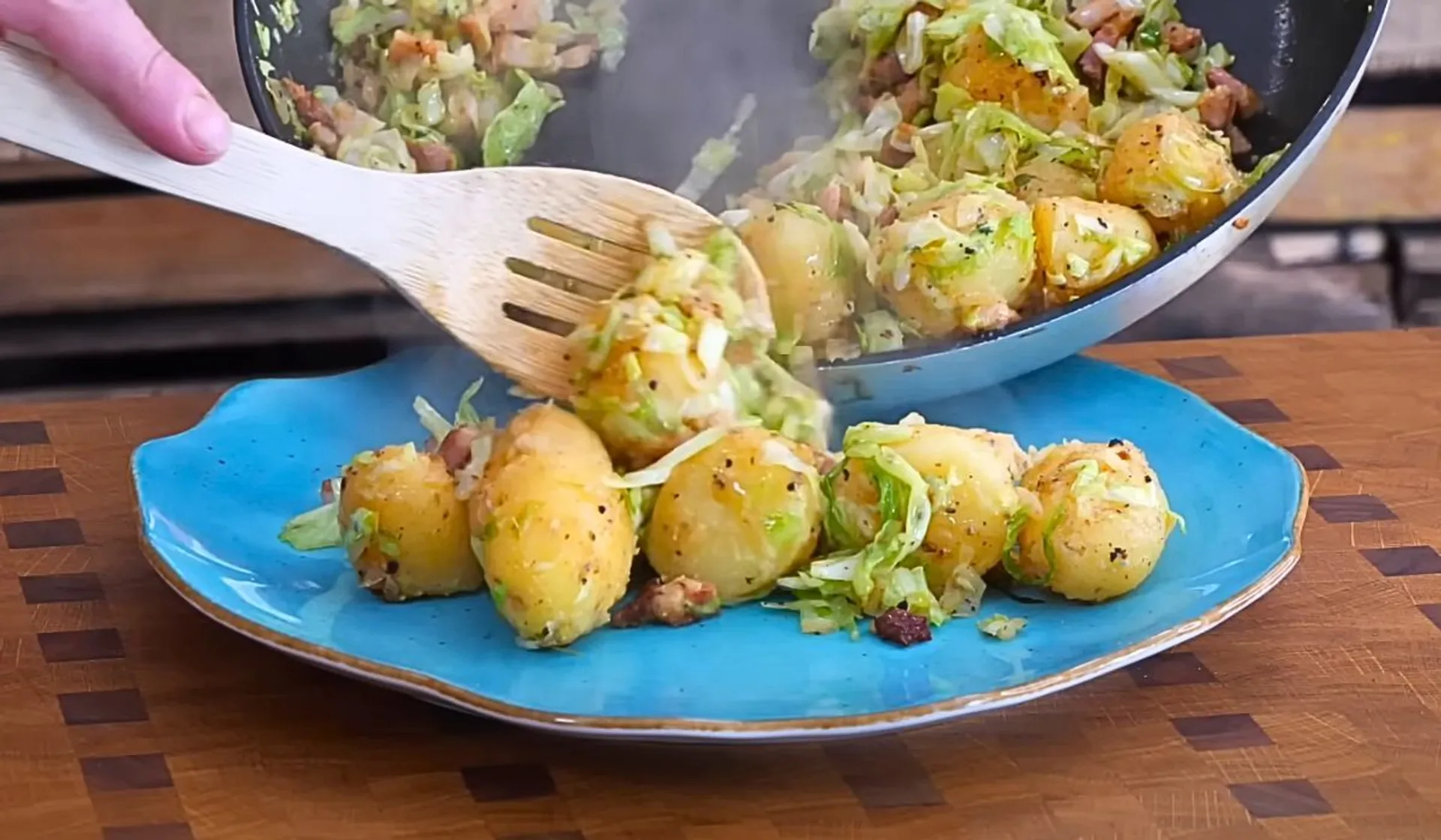 obiad z młodej kapusty i ziemniaków