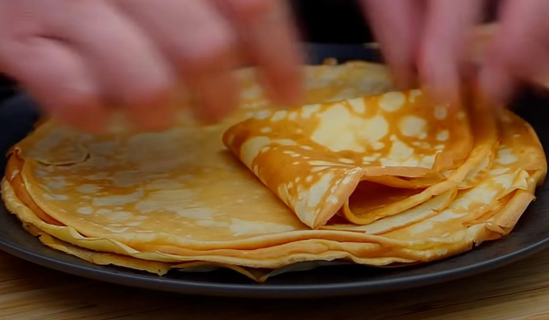 składanie naleśników