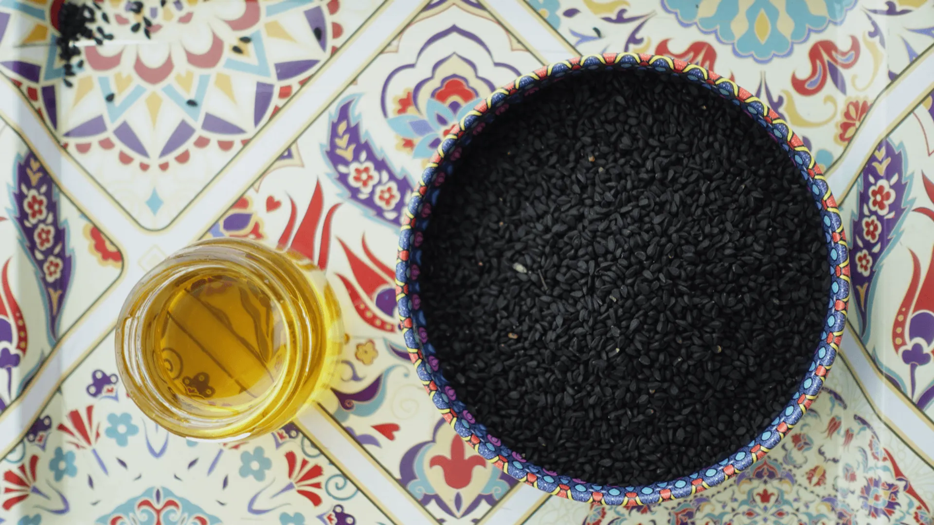 Czarne złoto na odporność i jelita. Sprawdź, jak wydobyć z niego maksimum korzyści