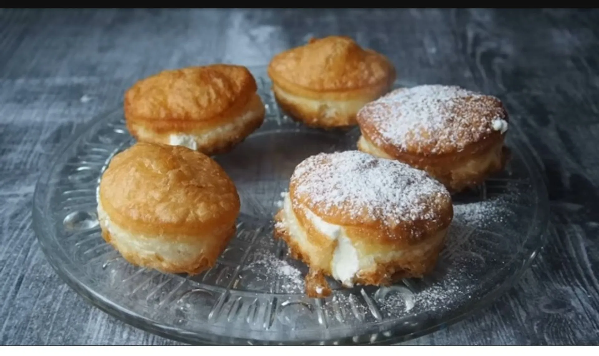 Pączki z ciasta francuskiego