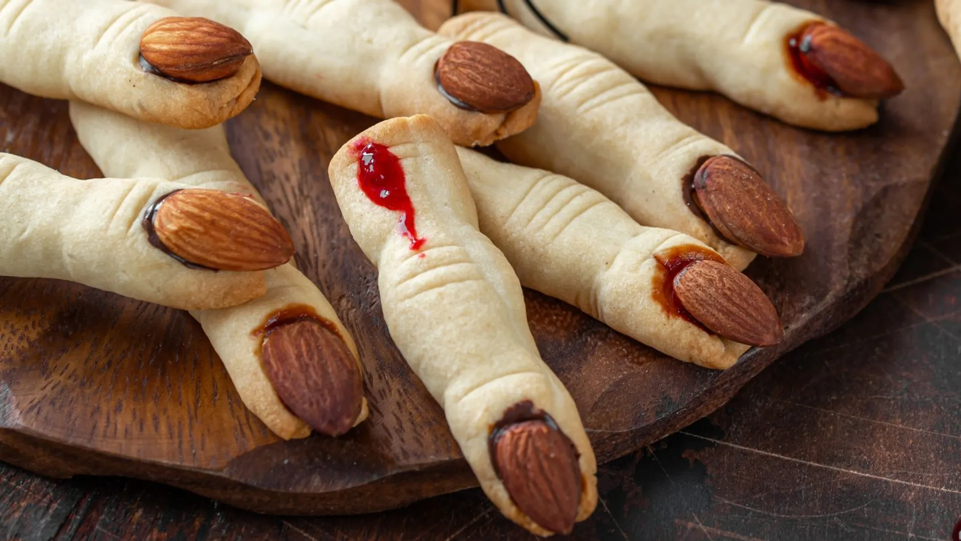 Paluchy wiedźmy. Kultowe ciastka na Halloween dla dzieci