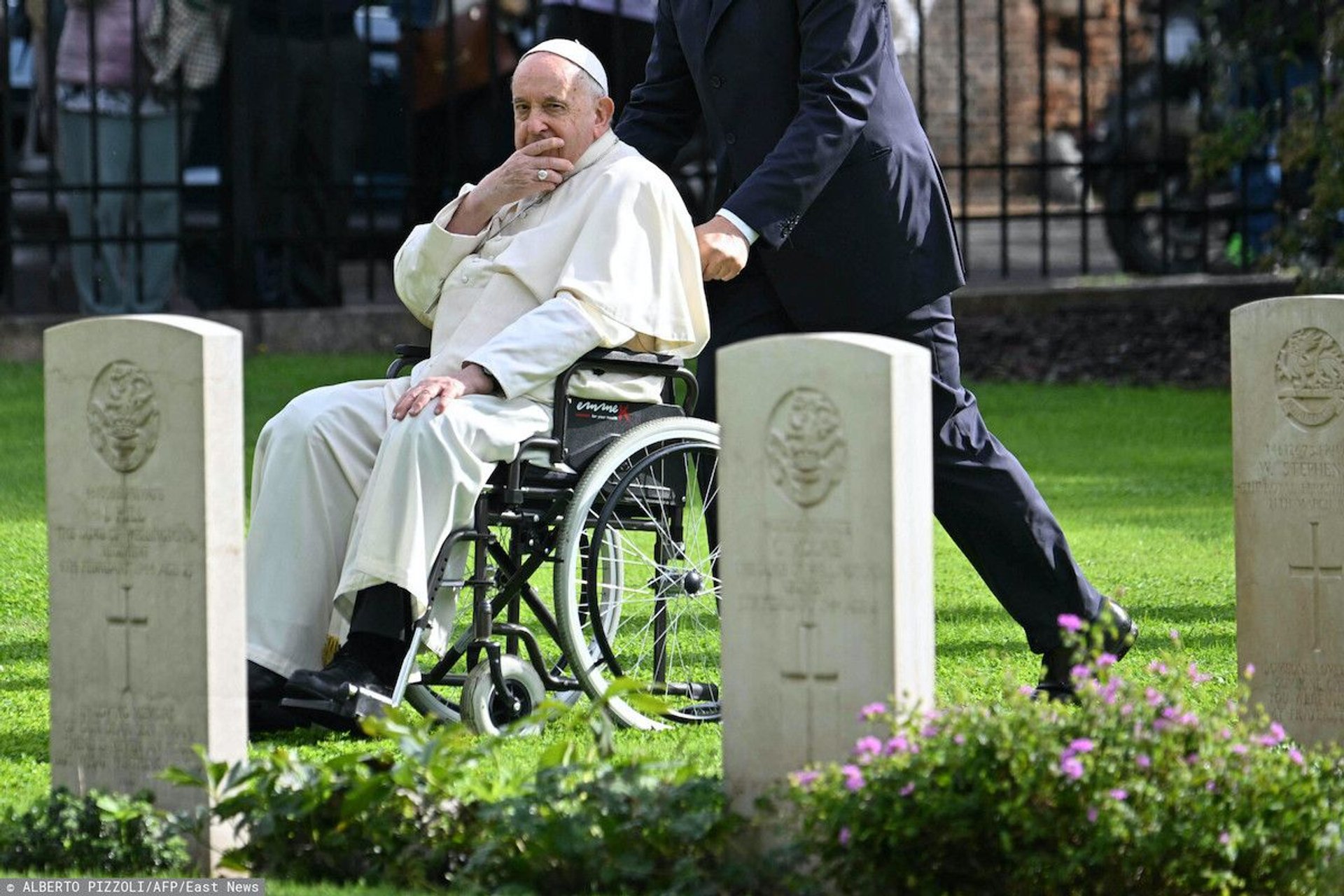papież Franciszek wózek inwalidzki