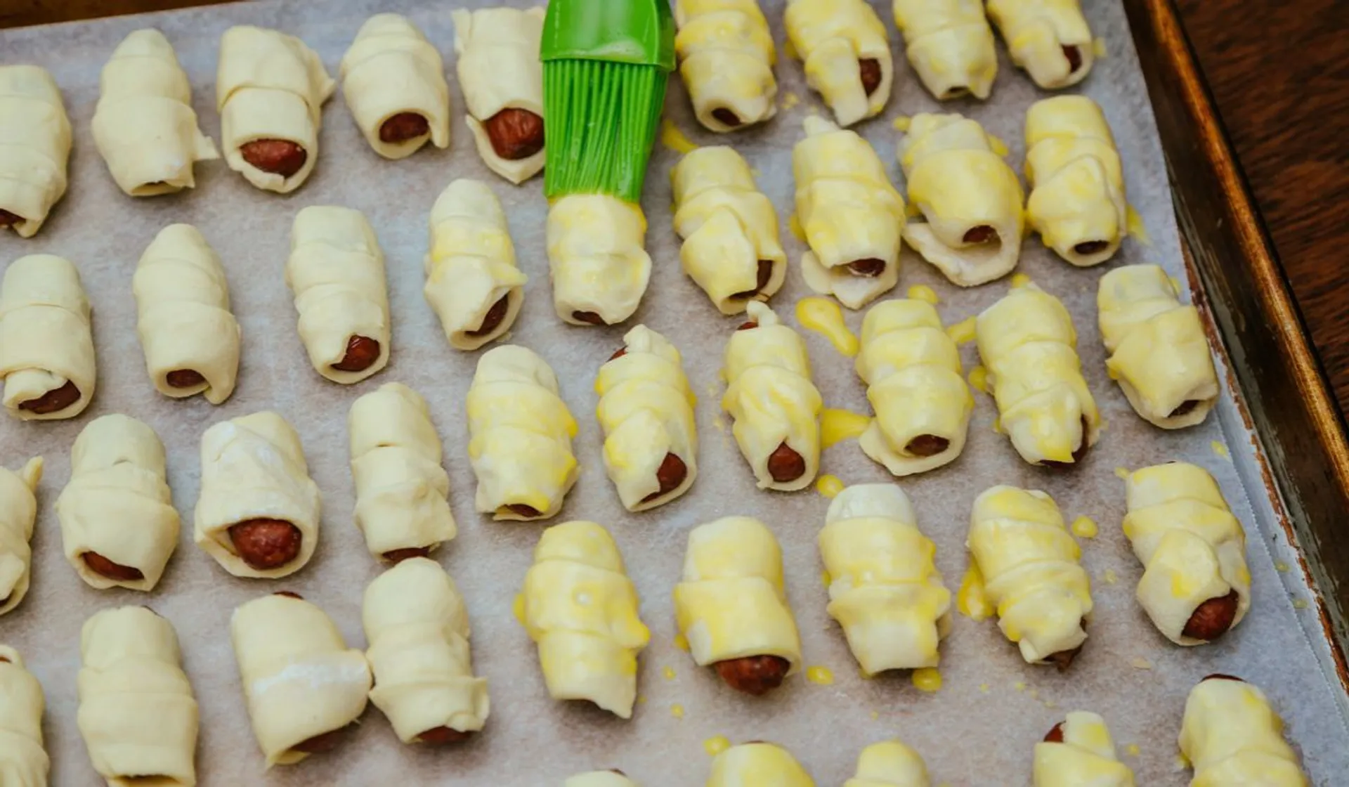 parówki zawijane w ciasto francuskie 