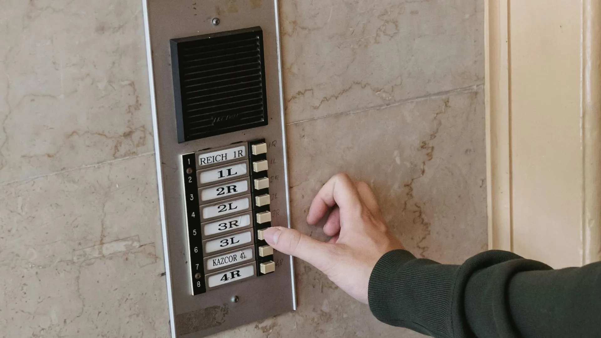 kontrola, mieszkanie, pieniądze