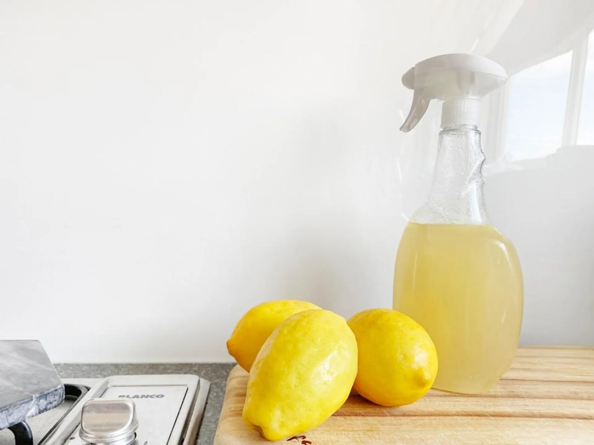 Skuteczne domowe sposoby na usuwanie kamienia z czajnika