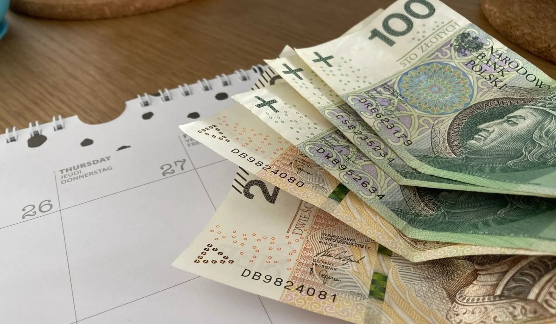 rozłożone banknoty