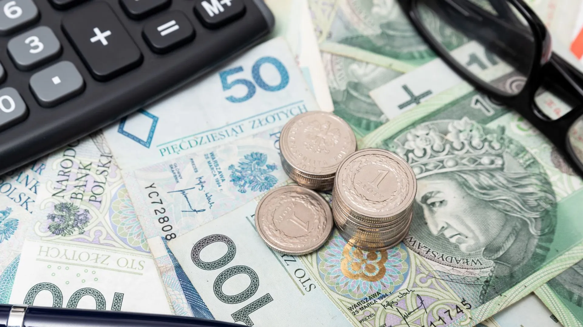 Ile pieniędzy warto mieć odłożone na wypadek wojny? 